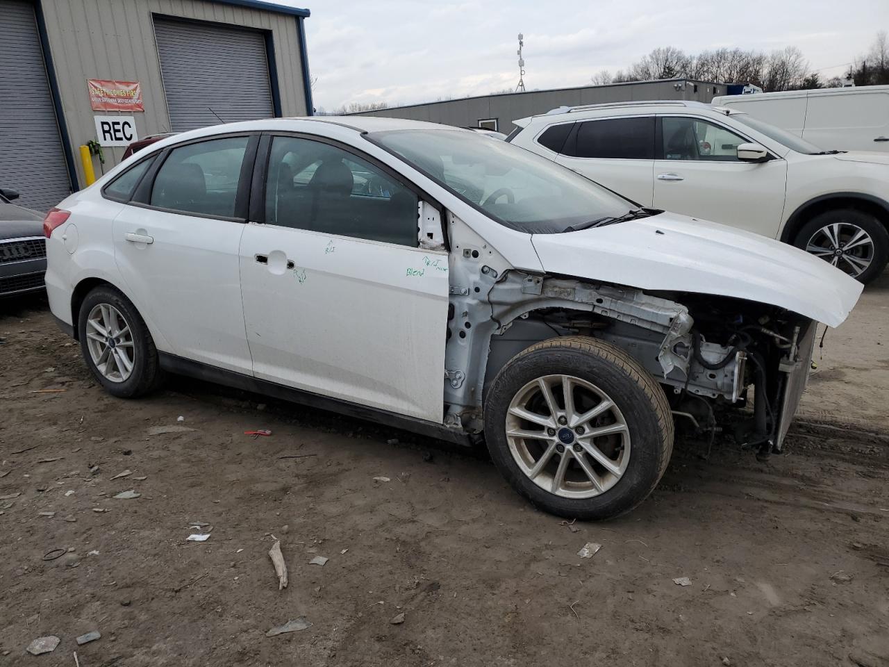 Photo 3 VIN: 1FADP3F20HL265363 - FORD FOCUS 