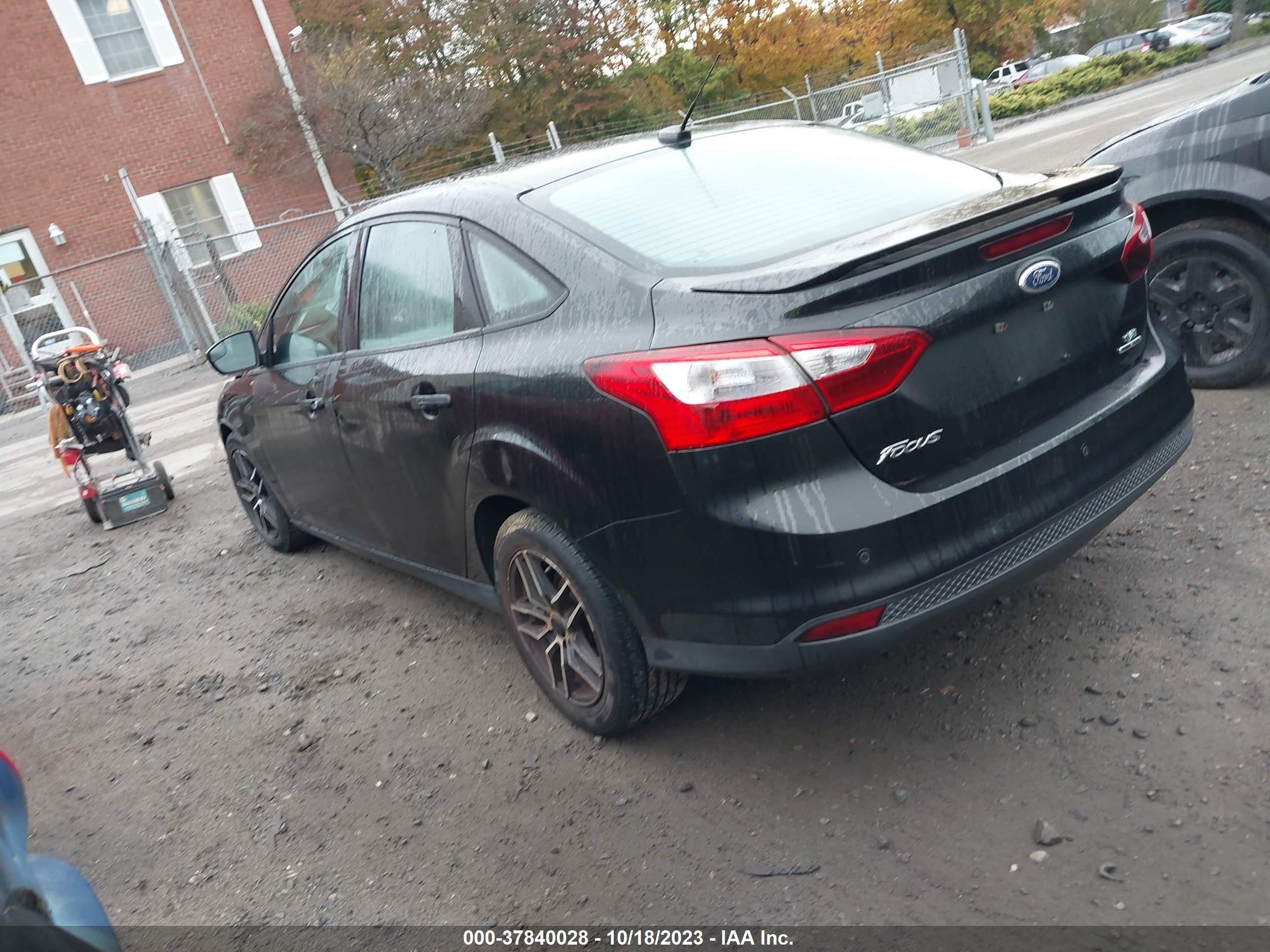 Photo 2 VIN: 1FADP3F21EL188434 - FORD FOCUS 