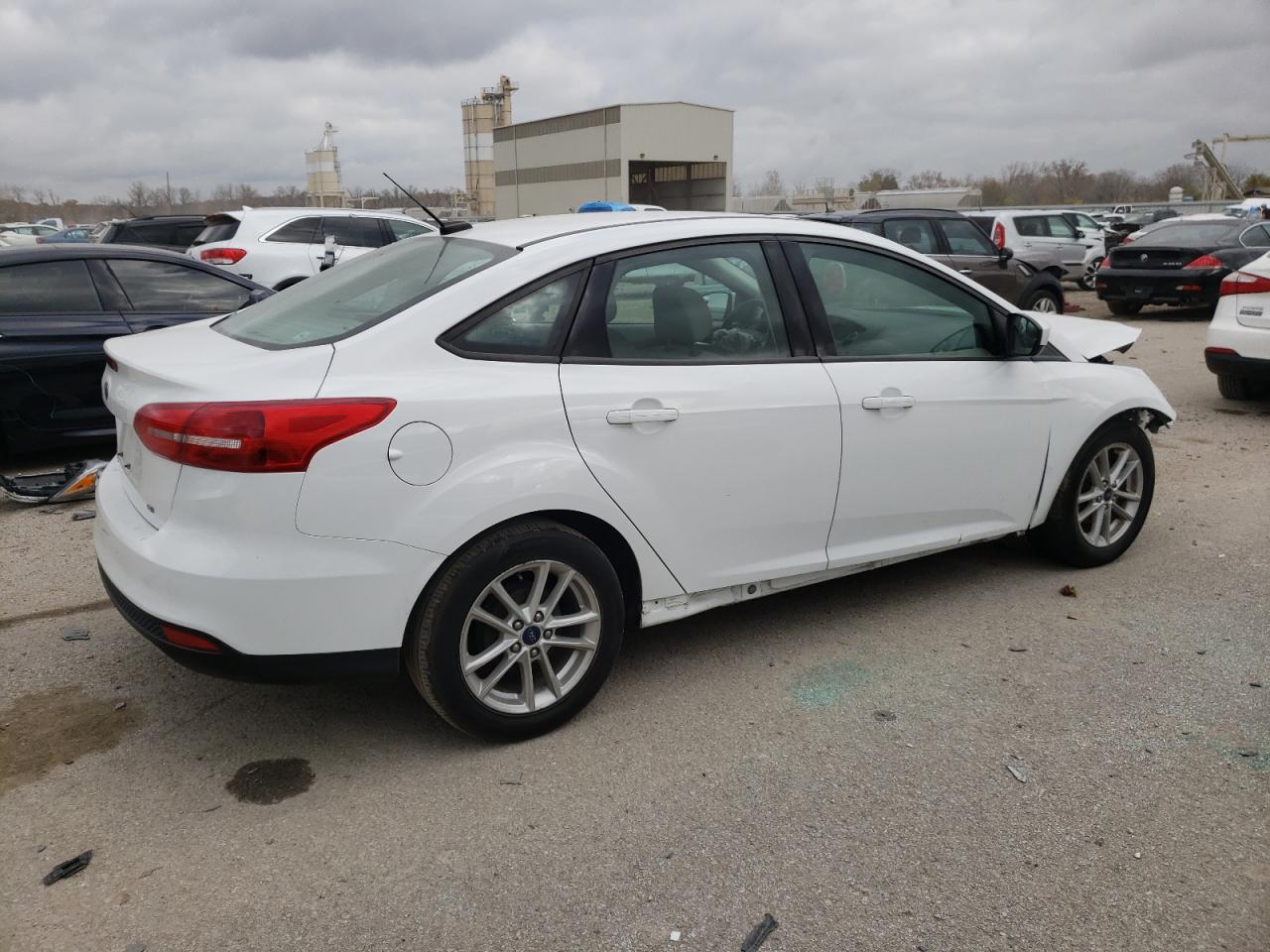 Photo 2 VIN: 1FADP3F21JL225296 - FORD FOCUS 