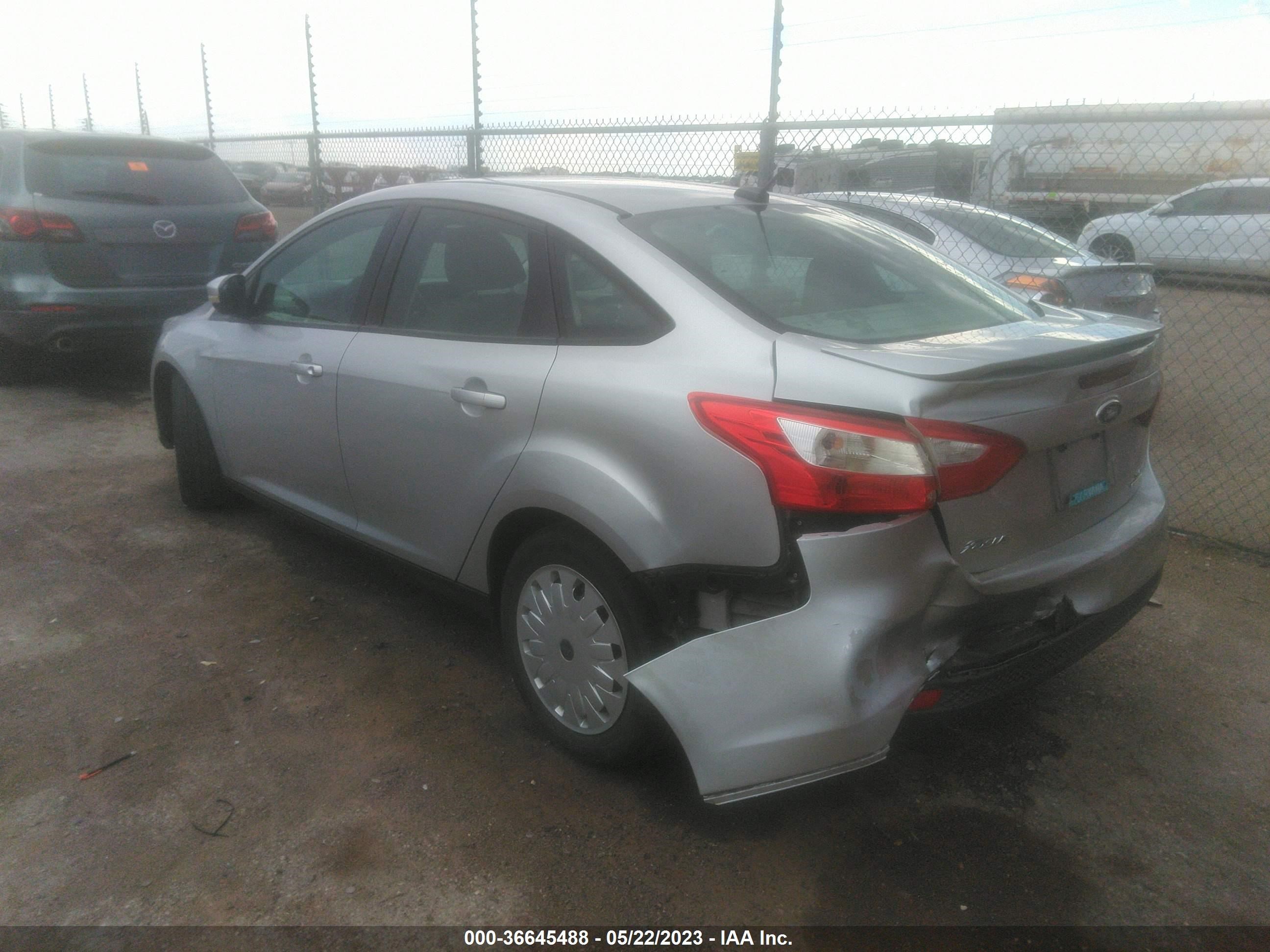 Photo 2 VIN: 1FADP3F22DL363899 - FORD FOCUS 