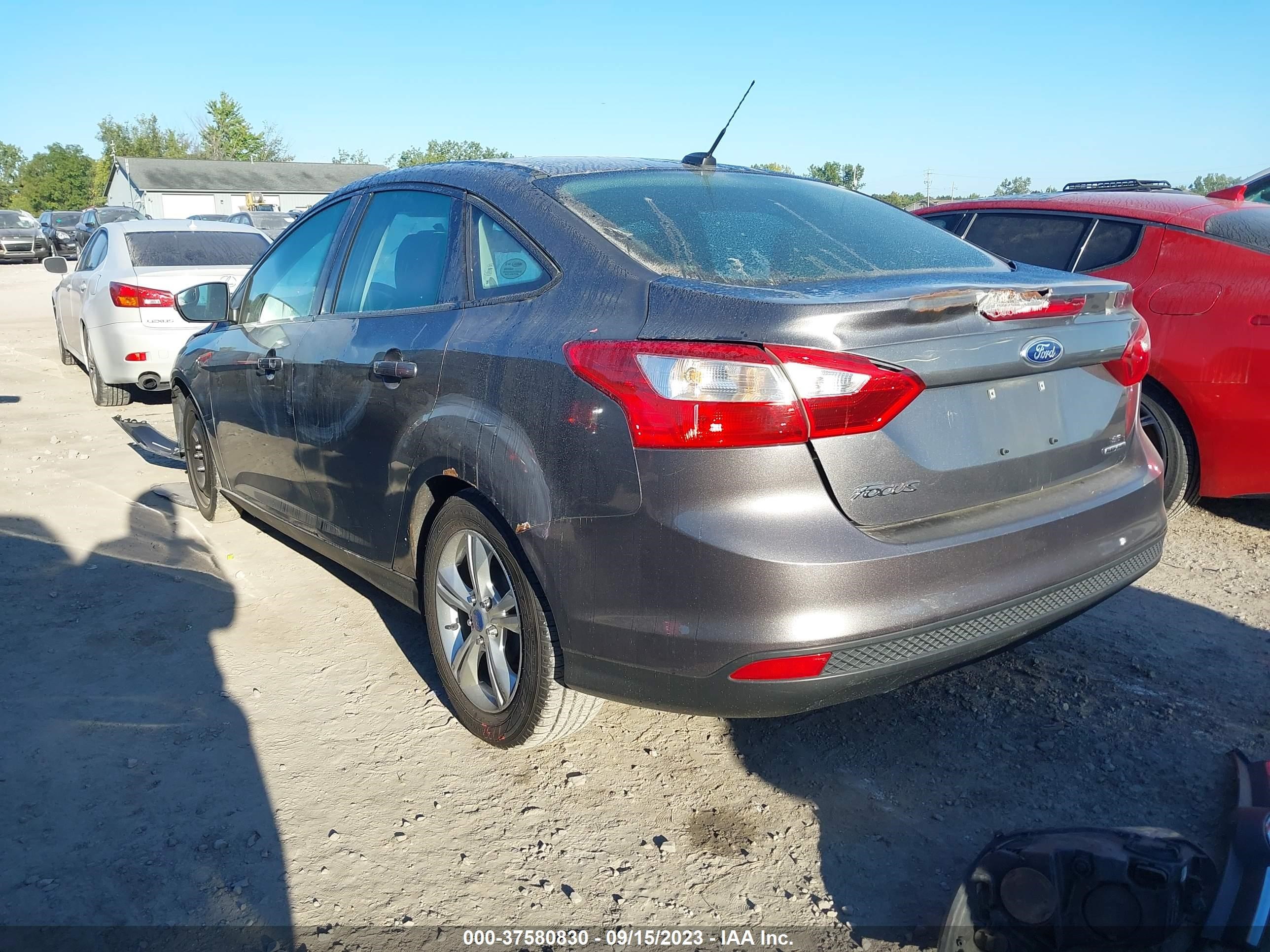 Photo 2 VIN: 1FADP3F22EL105853 - FORD FOCUS 