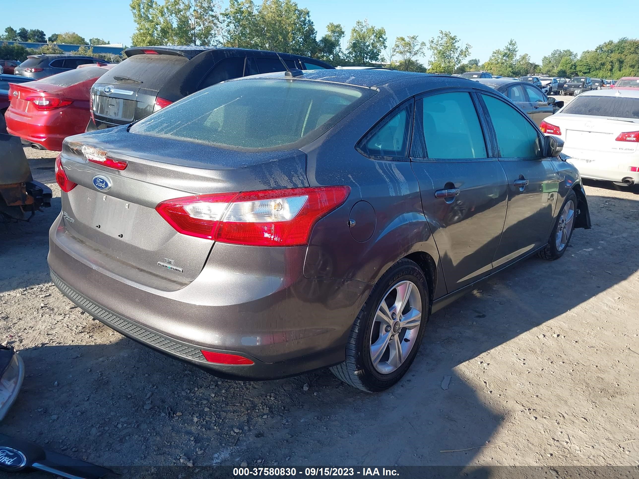 Photo 3 VIN: 1FADP3F22EL105853 - FORD FOCUS 