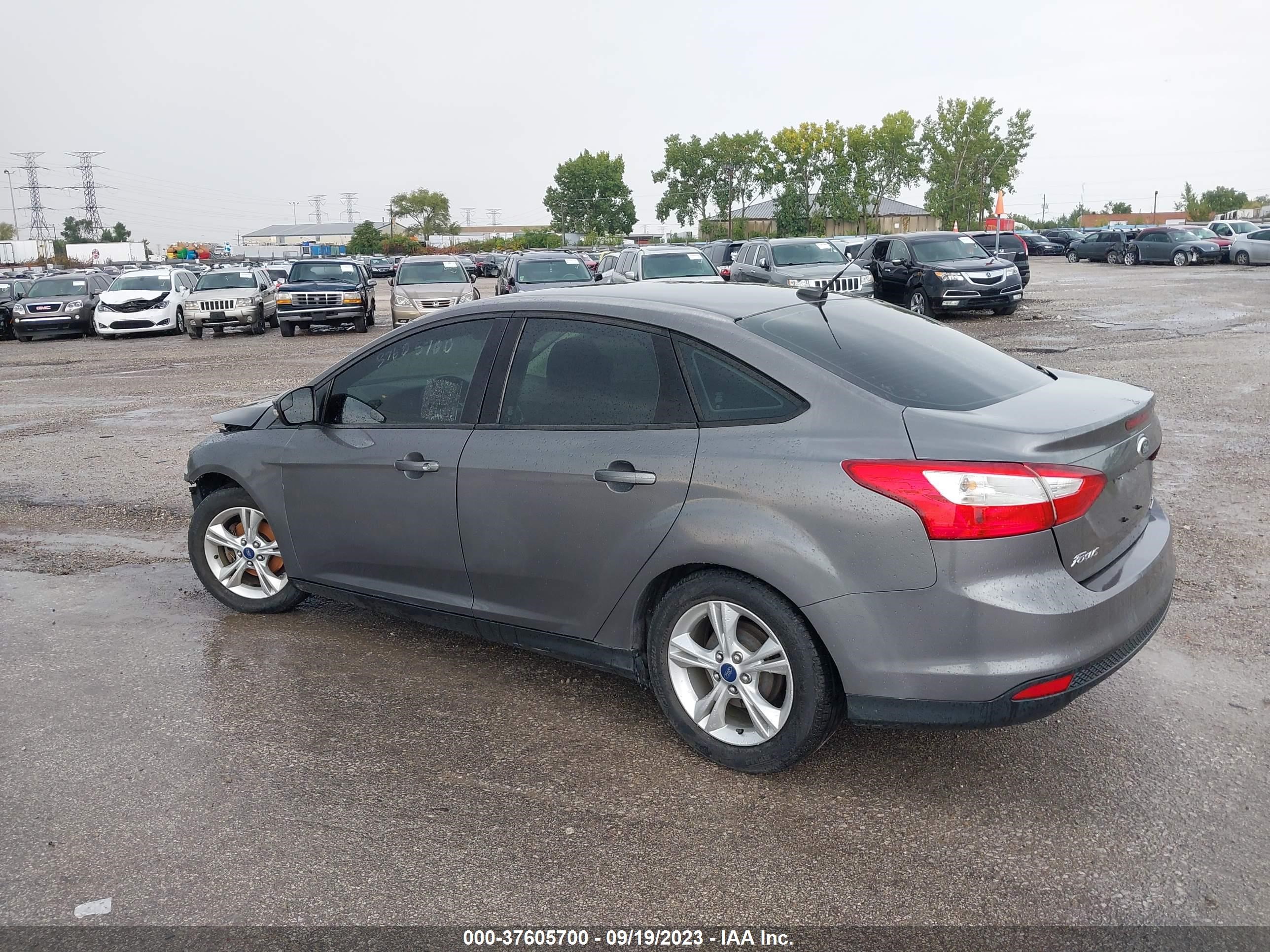 Photo 2 VIN: 1FADP3F22EL147956 - FORD FOCUS 