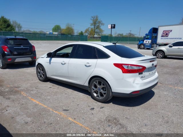 Photo 2 VIN: 1FADP3F22EL163901 - FORD FOCUS 