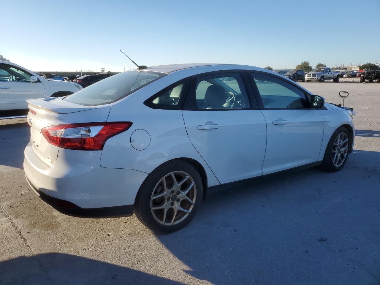 Photo 3 VIN: 1FADP3F22EL396029 - FORD FOCUS 