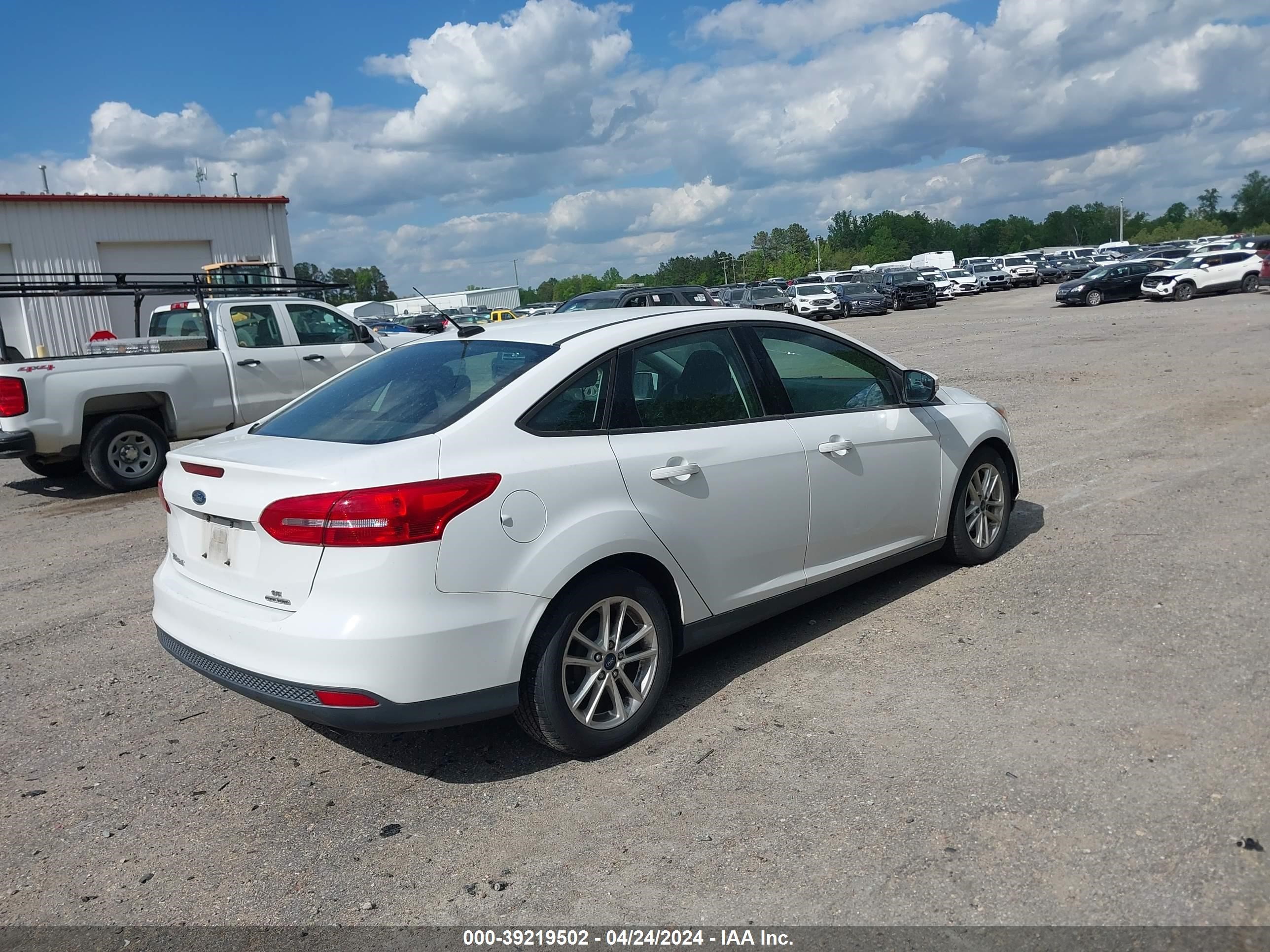 Photo 3 VIN: 1FADP3F22GL257084 - FORD FOCUS 