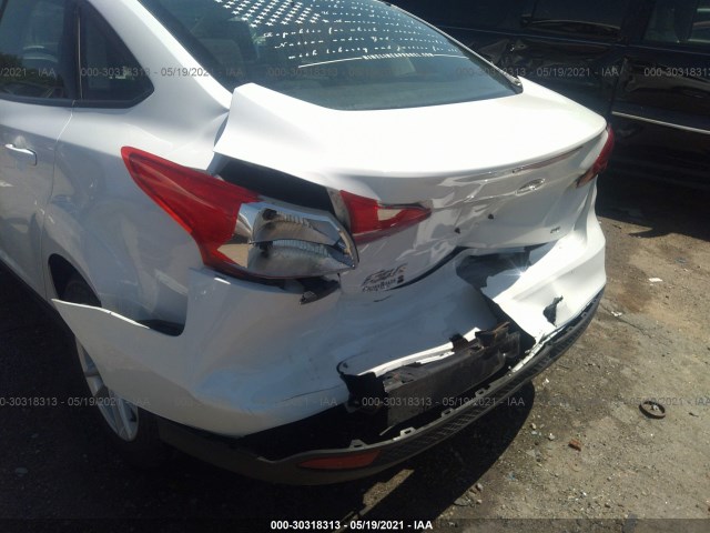 Photo 5 VIN: 1FADP3F22JL226702 - FORD FOCUS 