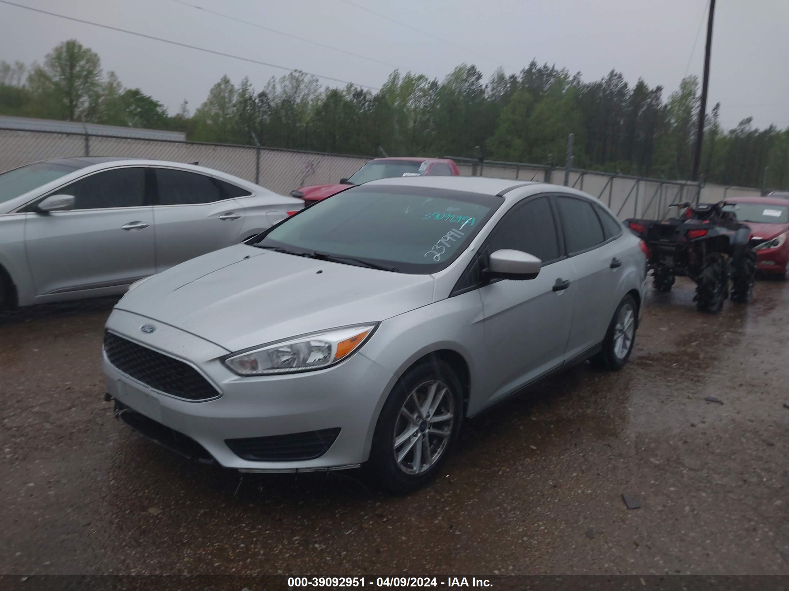 Photo 1 VIN: 1FADP3F22JL237991 - FORD FOCUS 