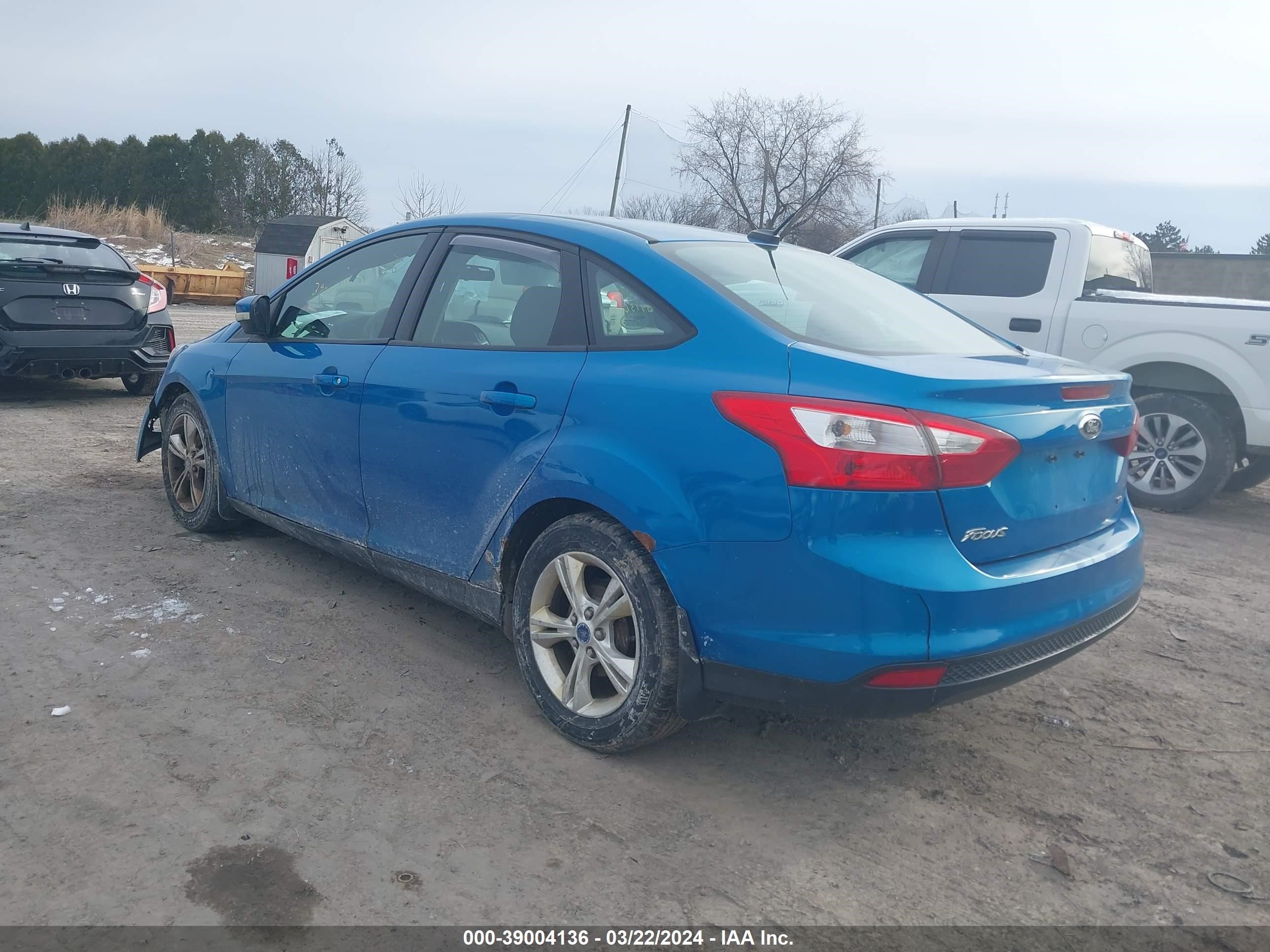 Photo 2 VIN: 1FADP3F23DL166885 - FORD FOCUS 