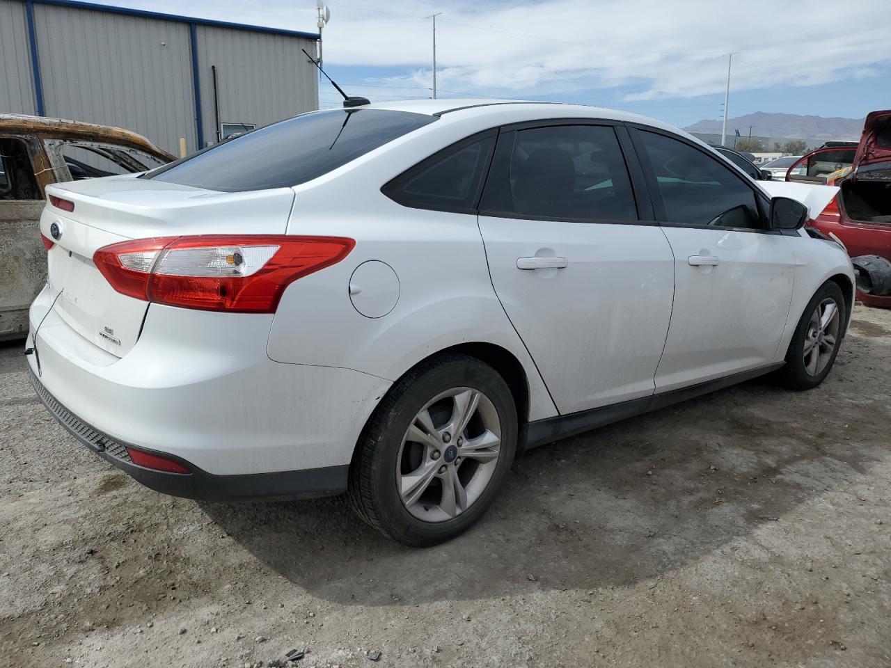 Photo 2 VIN: 1FADP3F23DL290476 - FORD FOCUS 