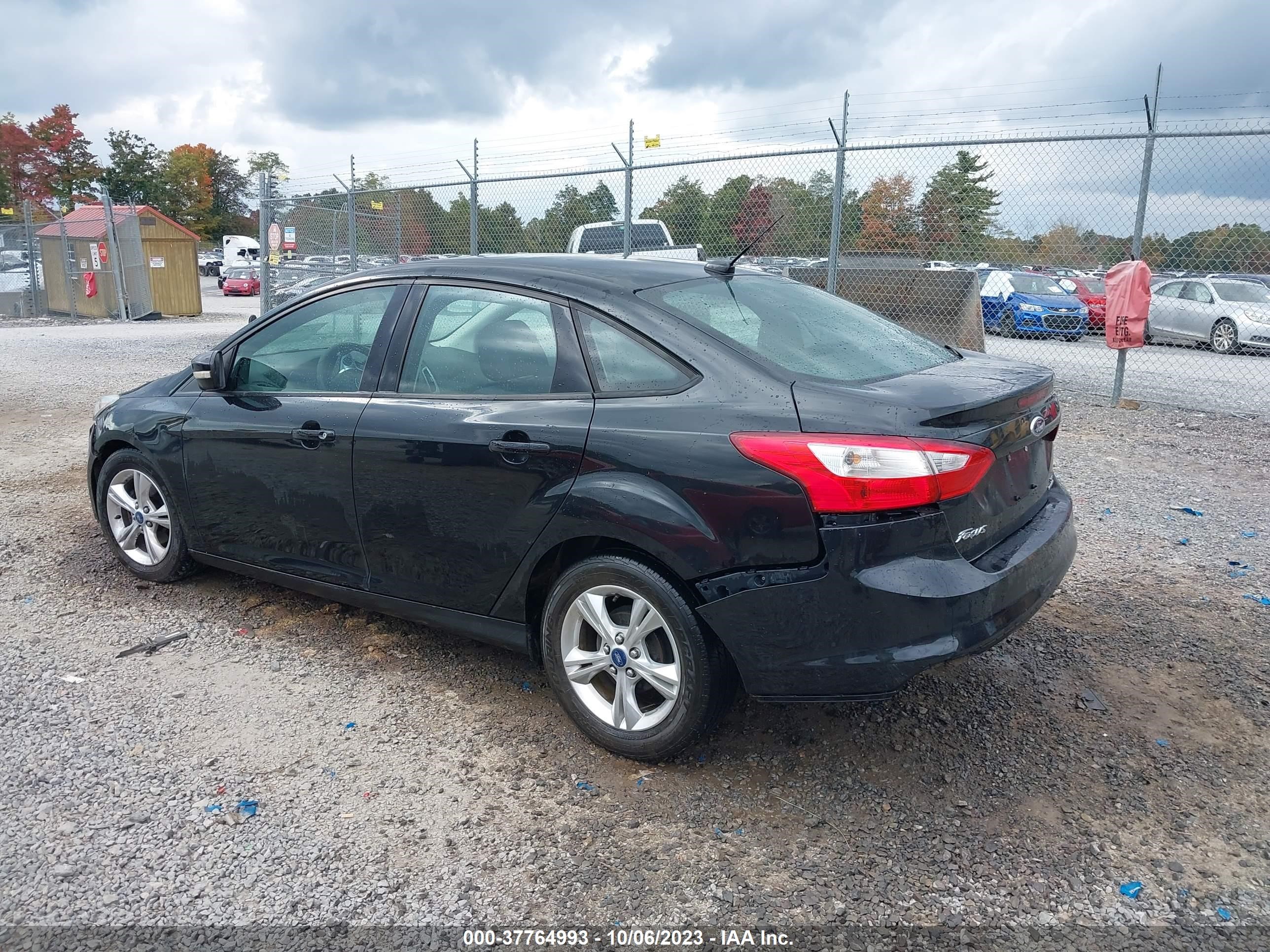 Photo 2 VIN: 1FADP3F23EL106820 - FORD FOCUS 