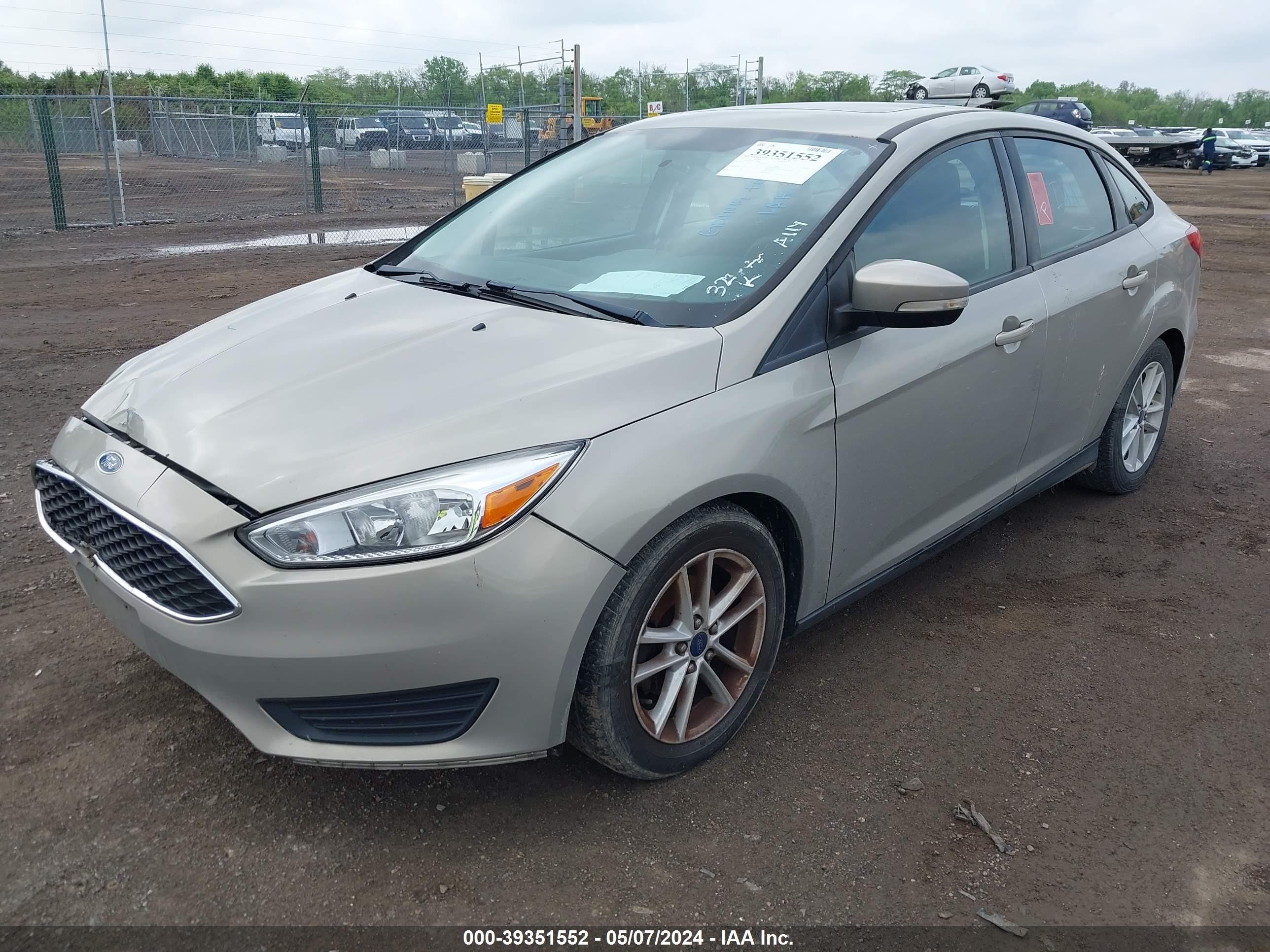 Photo 1 VIN: 1FADP3F23FL329232 - FORD FOCUS 