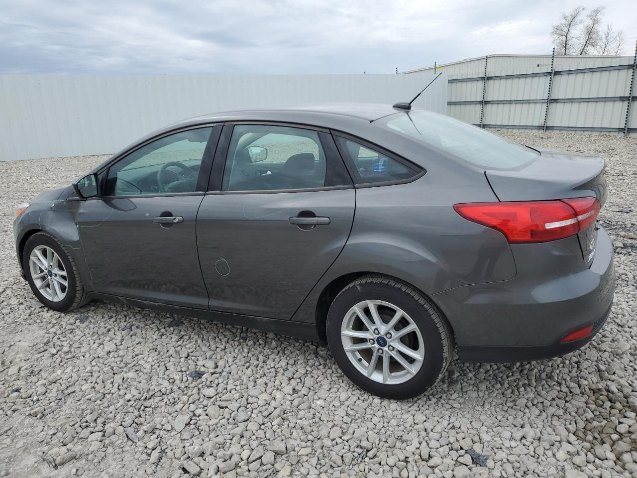 Photo 1 VIN: 1FADP3F23JL257442 - FORD FOCUS 