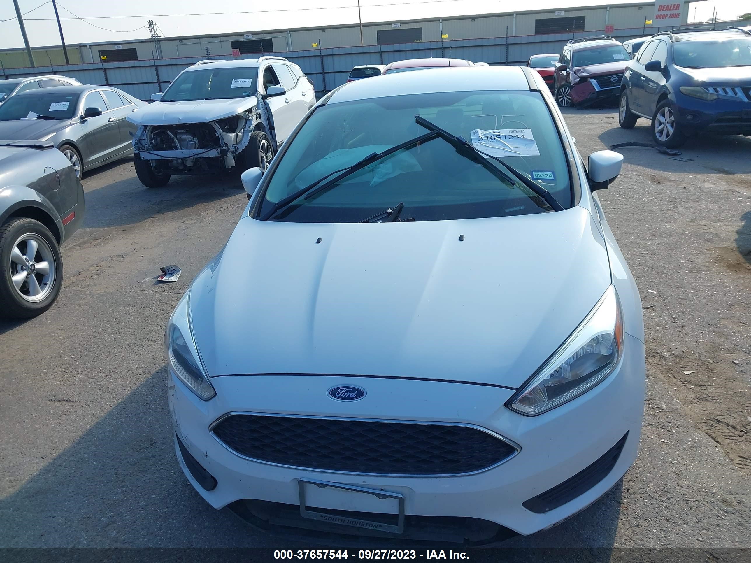 Photo 11 VIN: 1FADP3F23JL275259 - FORD FOCUS 