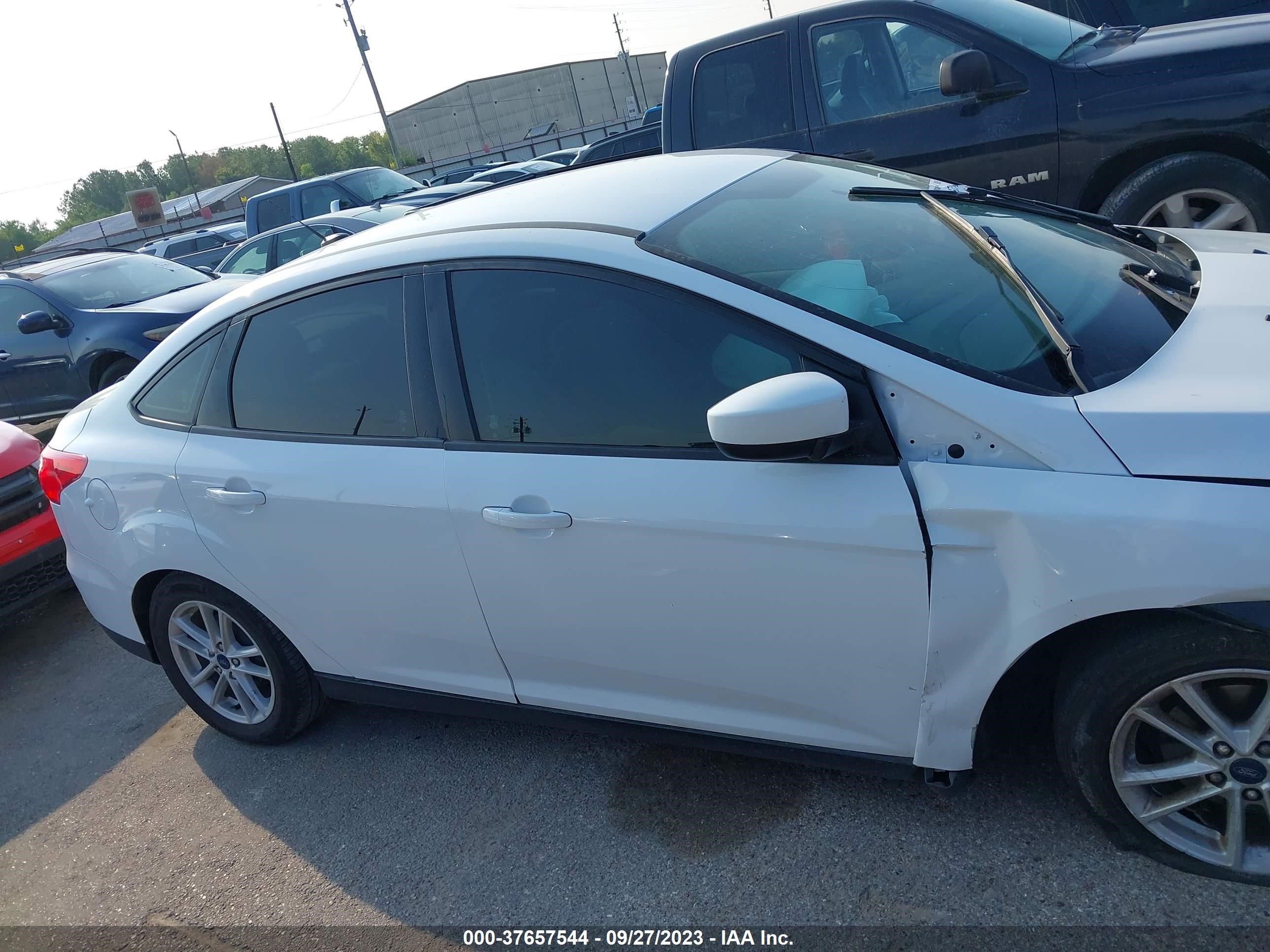 Photo 12 VIN: 1FADP3F23JL275259 - FORD FOCUS 