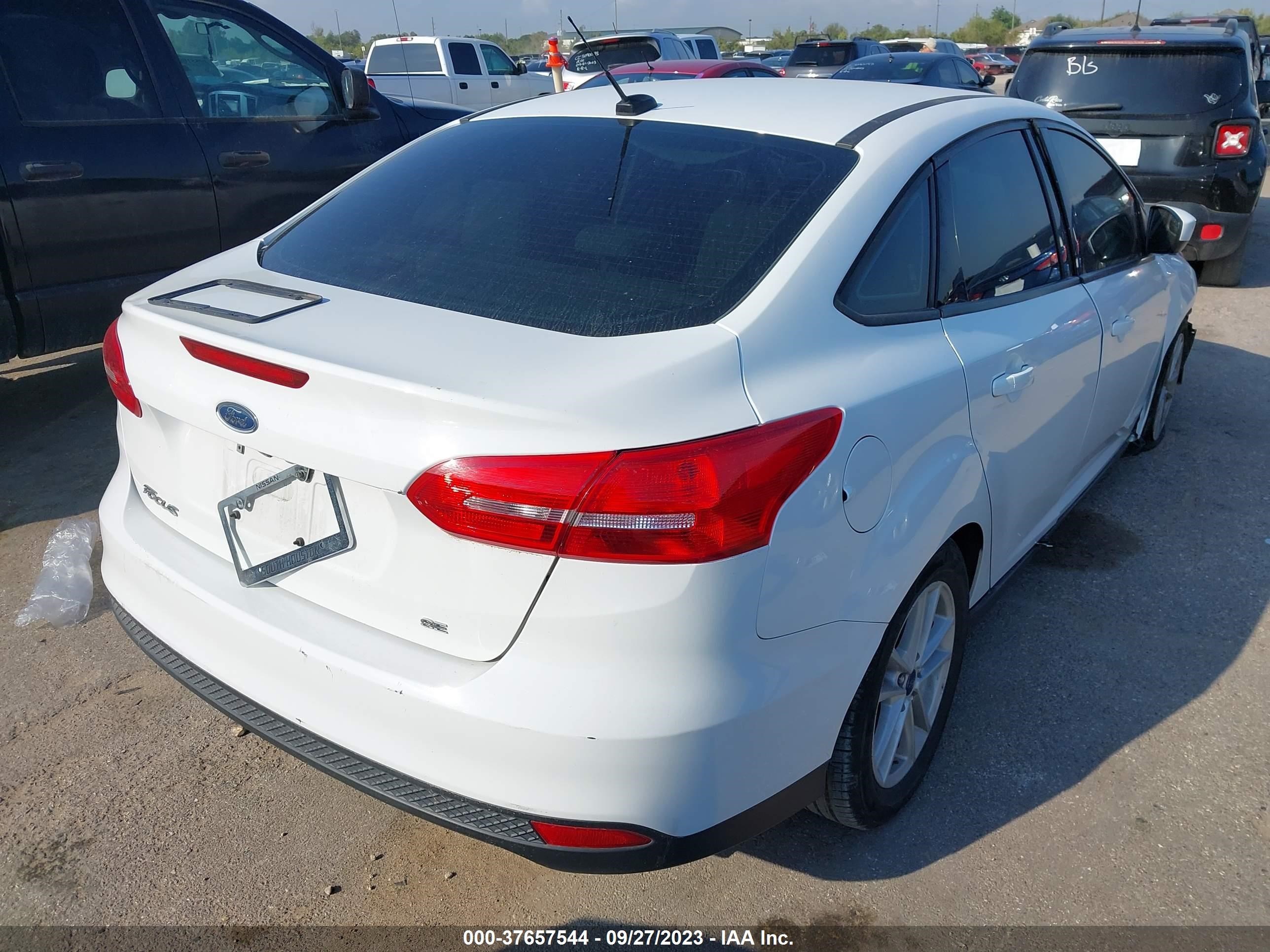 Photo 3 VIN: 1FADP3F23JL275259 - FORD FOCUS 