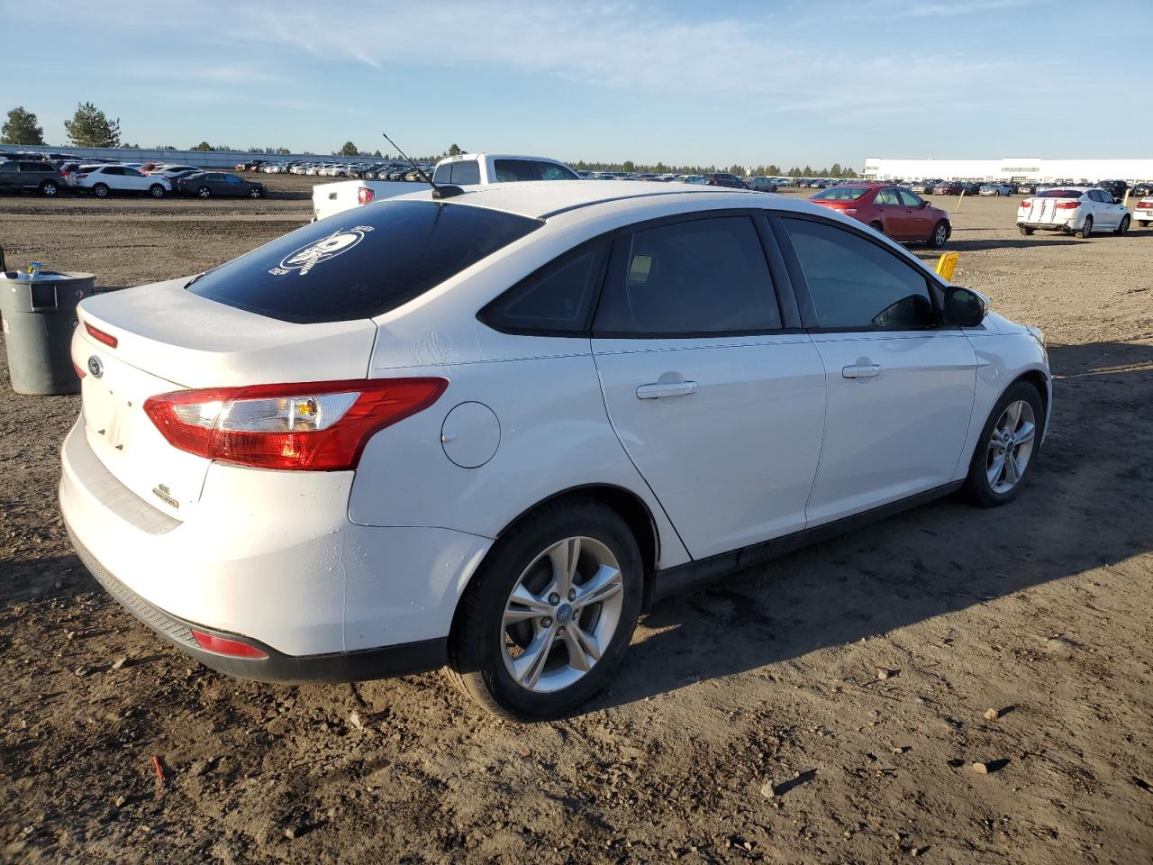 Photo 2 VIN: 1FADP3F24DL117162 - FORD FOCUS 