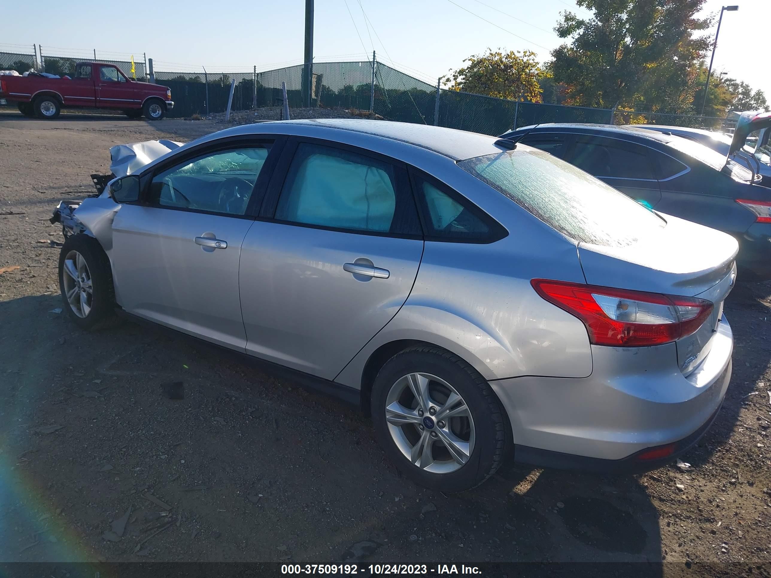 Photo 2 VIN: 1FADP3F24DL149593 - FORD FOCUS 