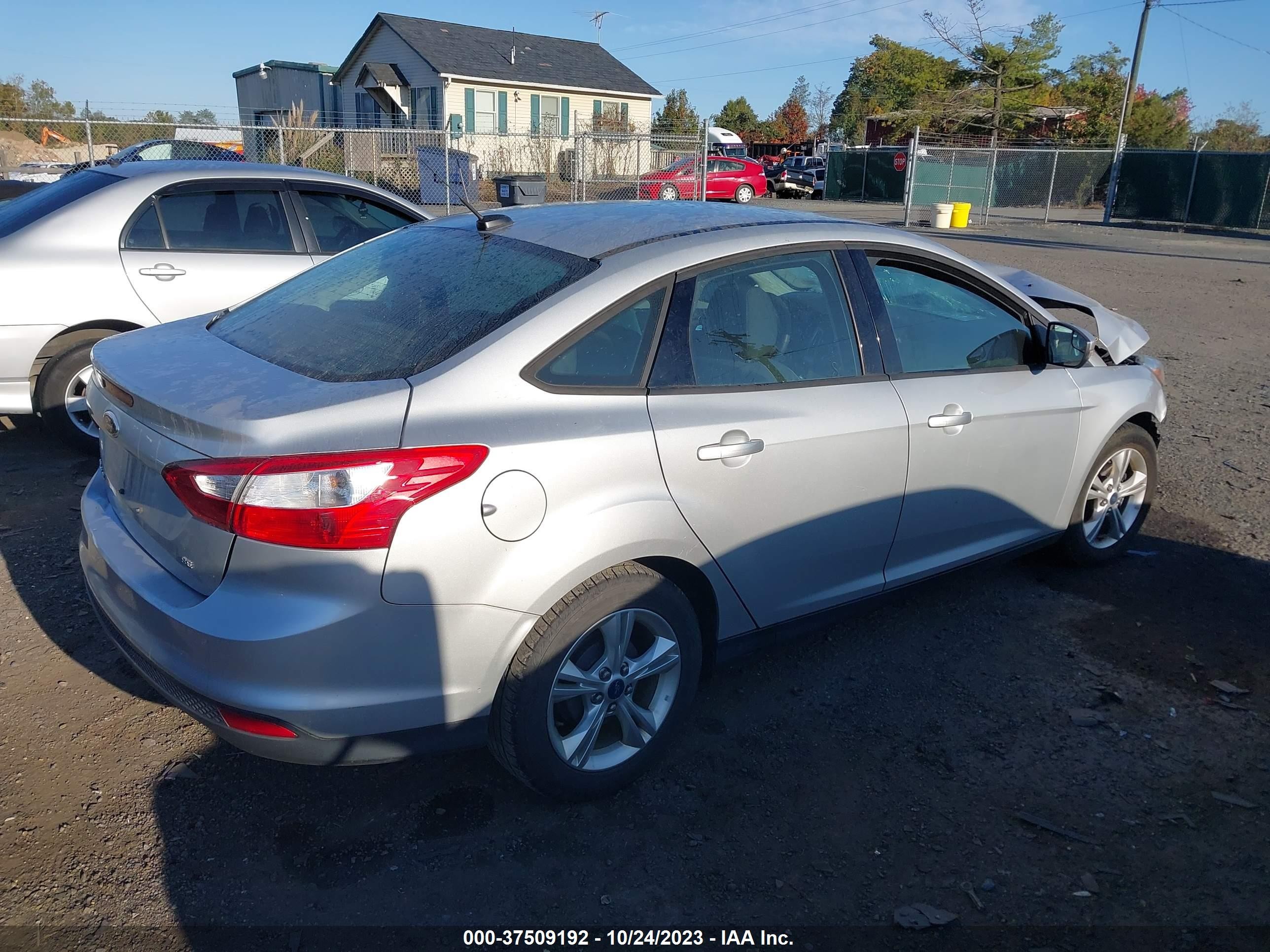 Photo 3 VIN: 1FADP3F24DL149593 - FORD FOCUS 