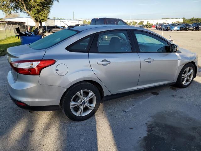 Photo 2 VIN: 1FADP3F24DL312565 - FORD FOCUS 