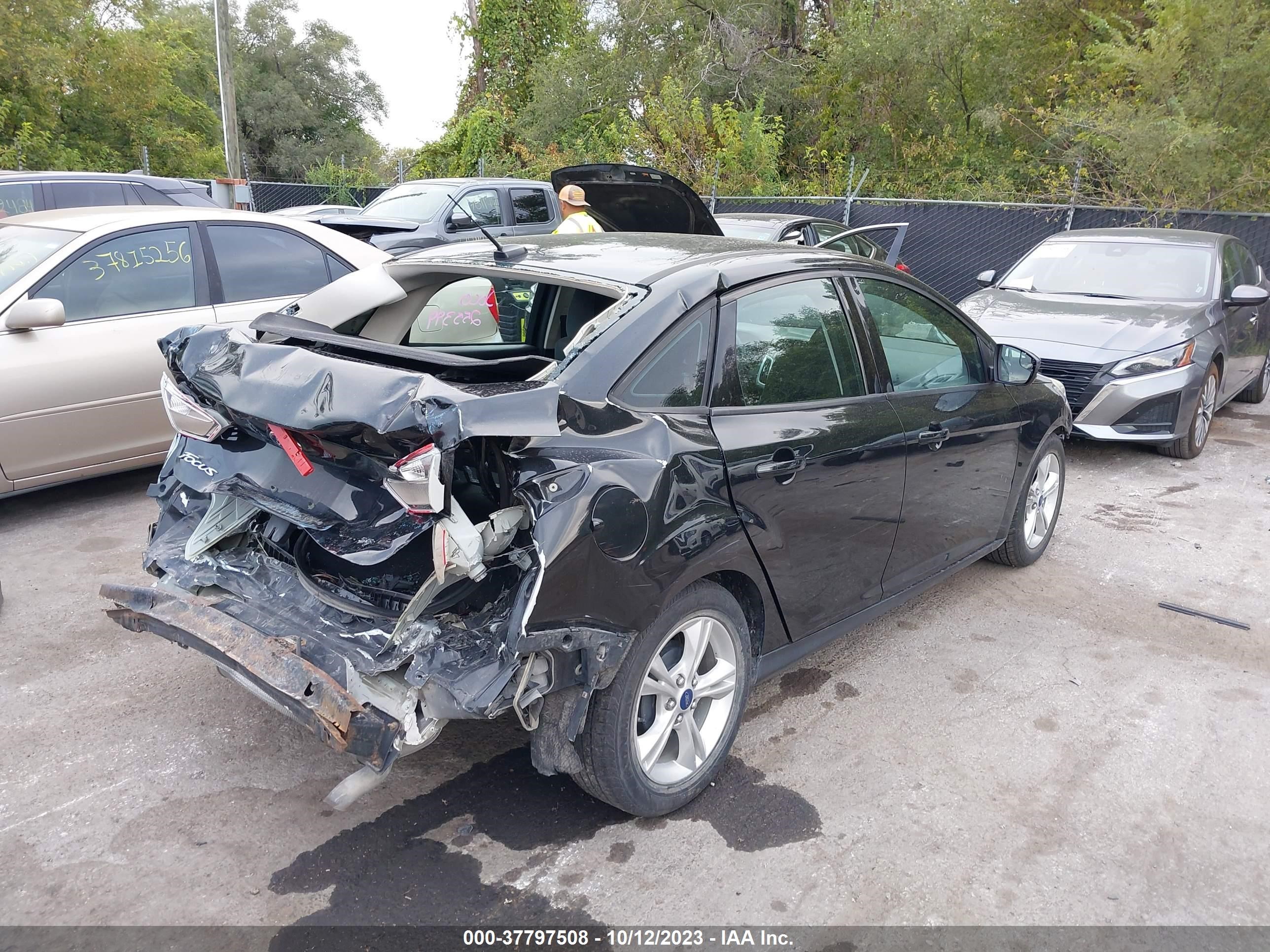 Photo 3 VIN: 1FADP3F24EL150700 - FORD FOCUS 