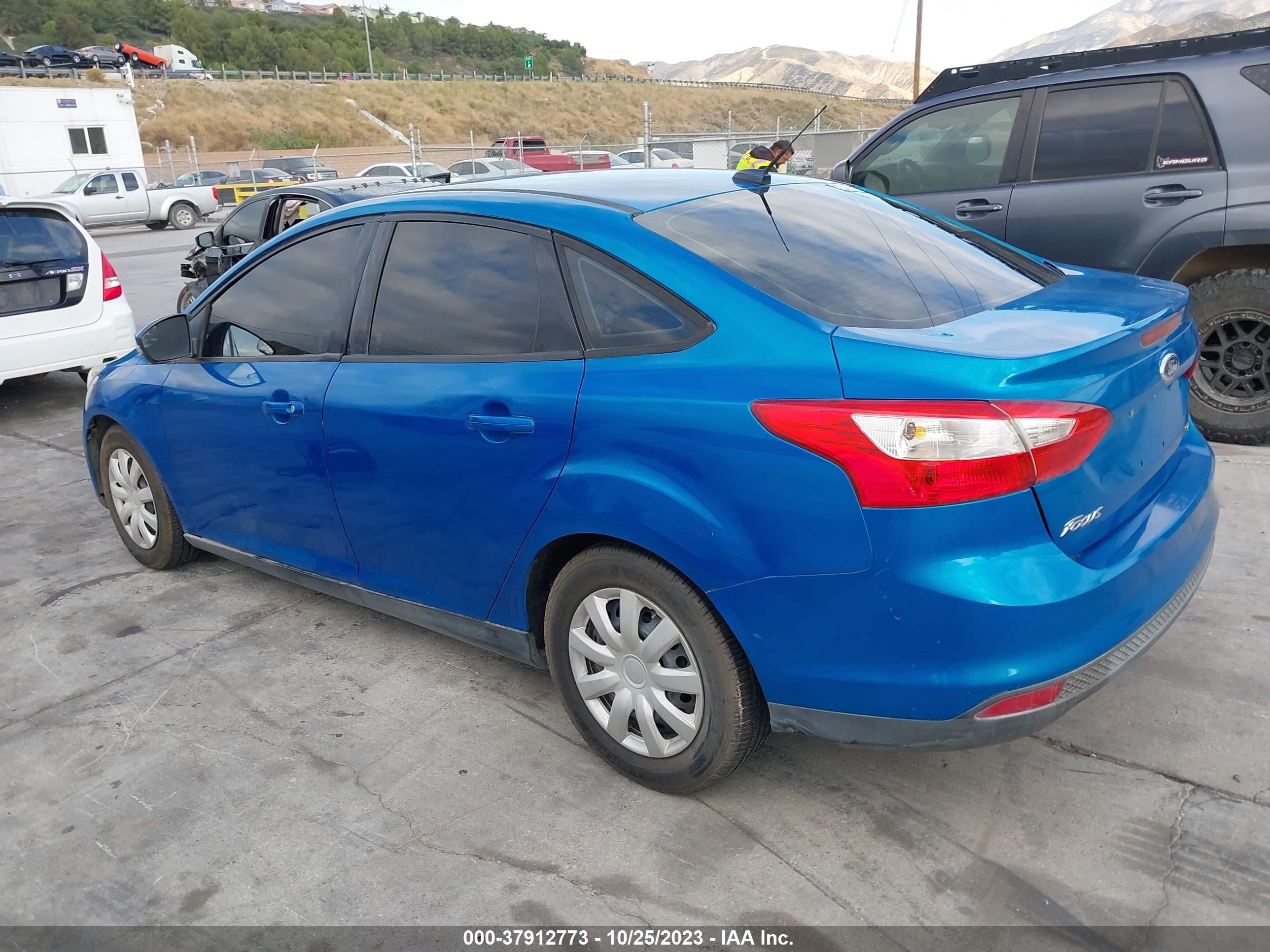 Photo 2 VIN: 1FADP3F24EL375330 - FORD FOCUS 