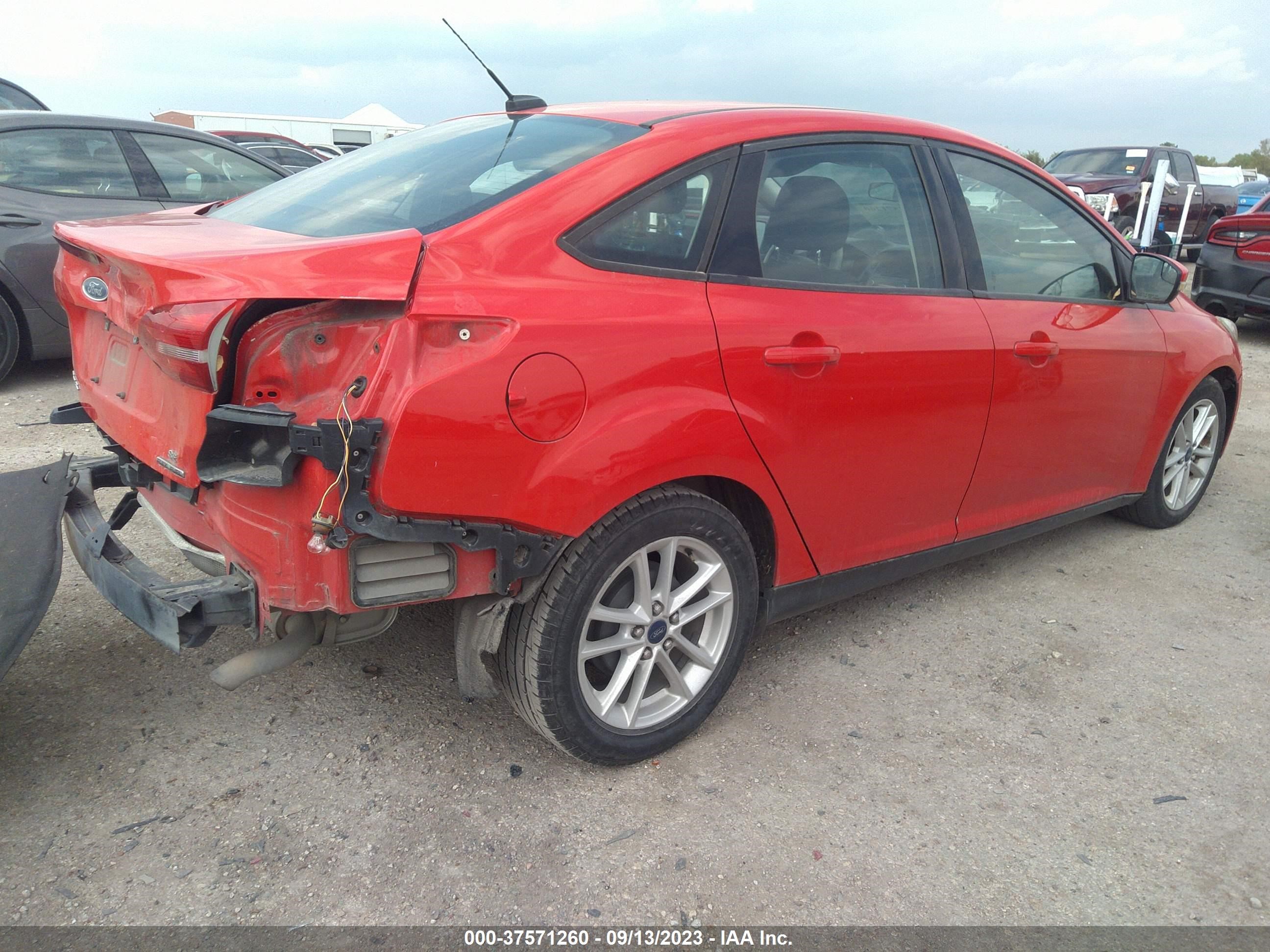 Photo 3 VIN: 1FADP3F24FL270997 - FORD FOCUS 