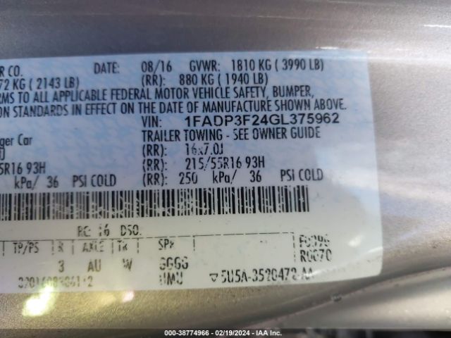 Photo 8 VIN: 1FADP3F24GL375962 - FORD FOCUS 