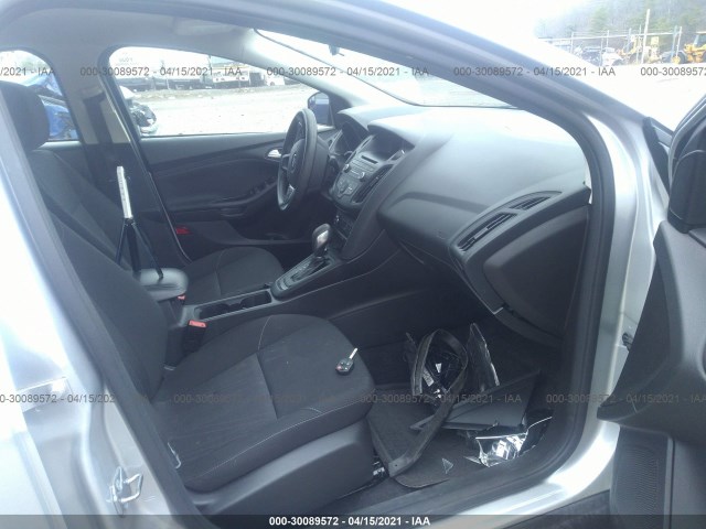 Photo 4 VIN: 1FADP3F24HL240238 - FORD FOCUS 