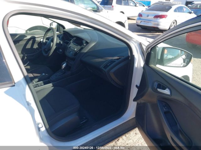 Photo 4 VIN: 1FADP3F24HL249103 - FORD FOCUS 