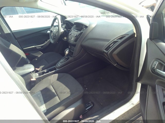 Photo 4 VIN: 1FADP3F24HL285373 - FORD FOCUS 