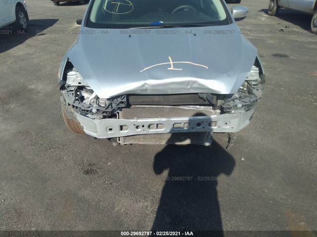 Photo 5 VIN: 1FADP3F24HL285860 - FORD FOCUS 