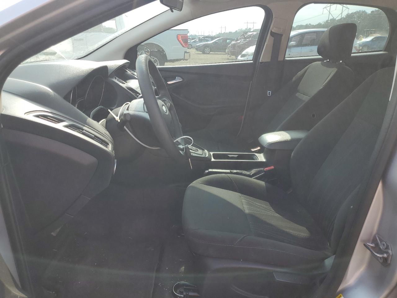 Photo 6 VIN: 1FADP3F24JL279949 - FORD FOCUS 