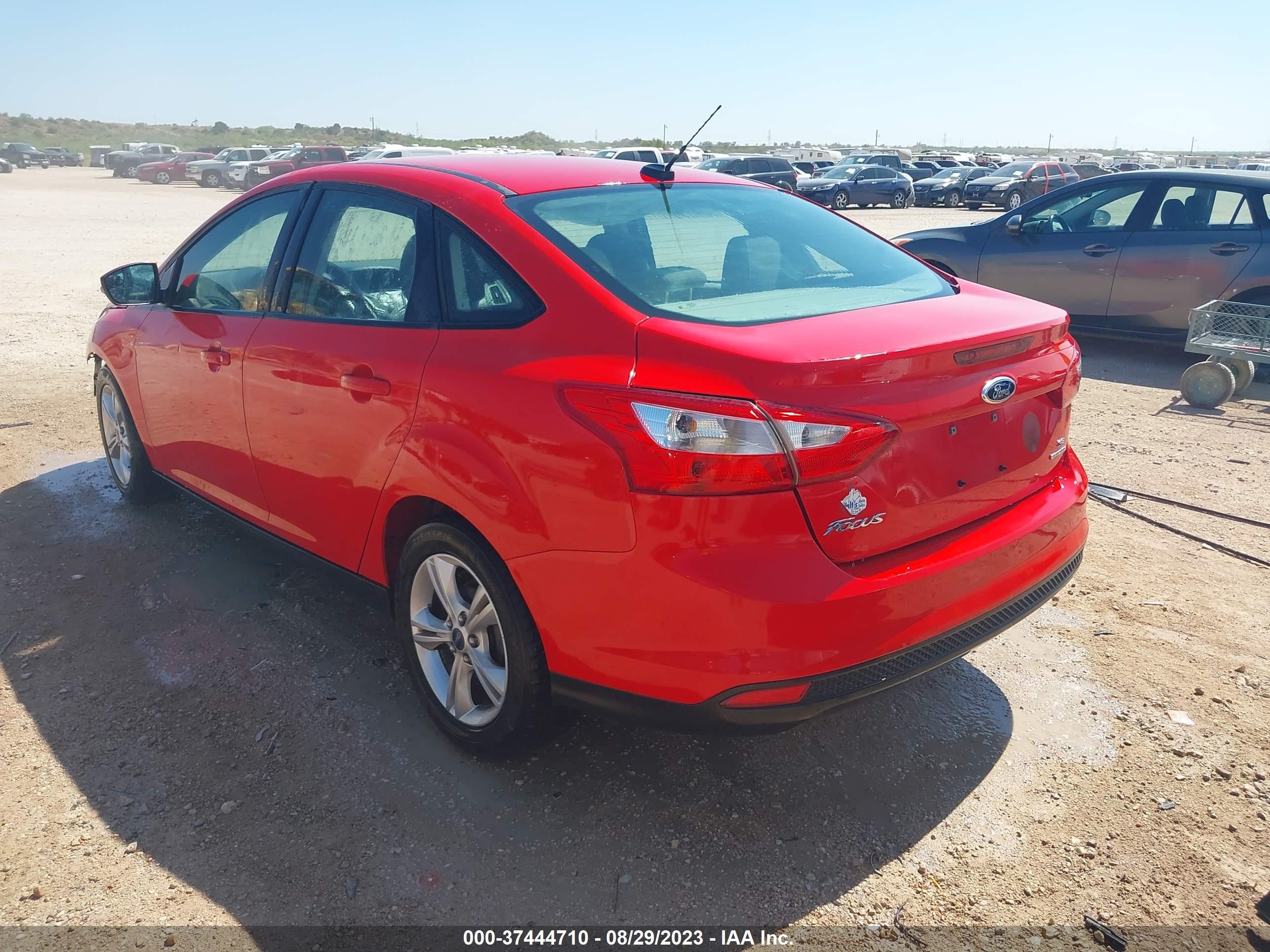 Photo 2 VIN: 1FADP3F25DL144564 - FORD FOCUS 