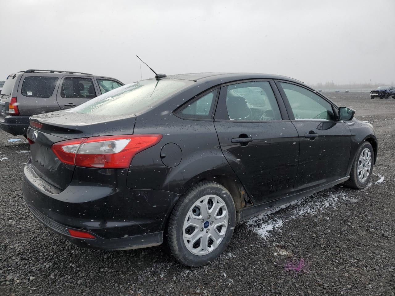 Photo 2 VIN: 1FADP3F25DL315863 - FORD FOCUS 