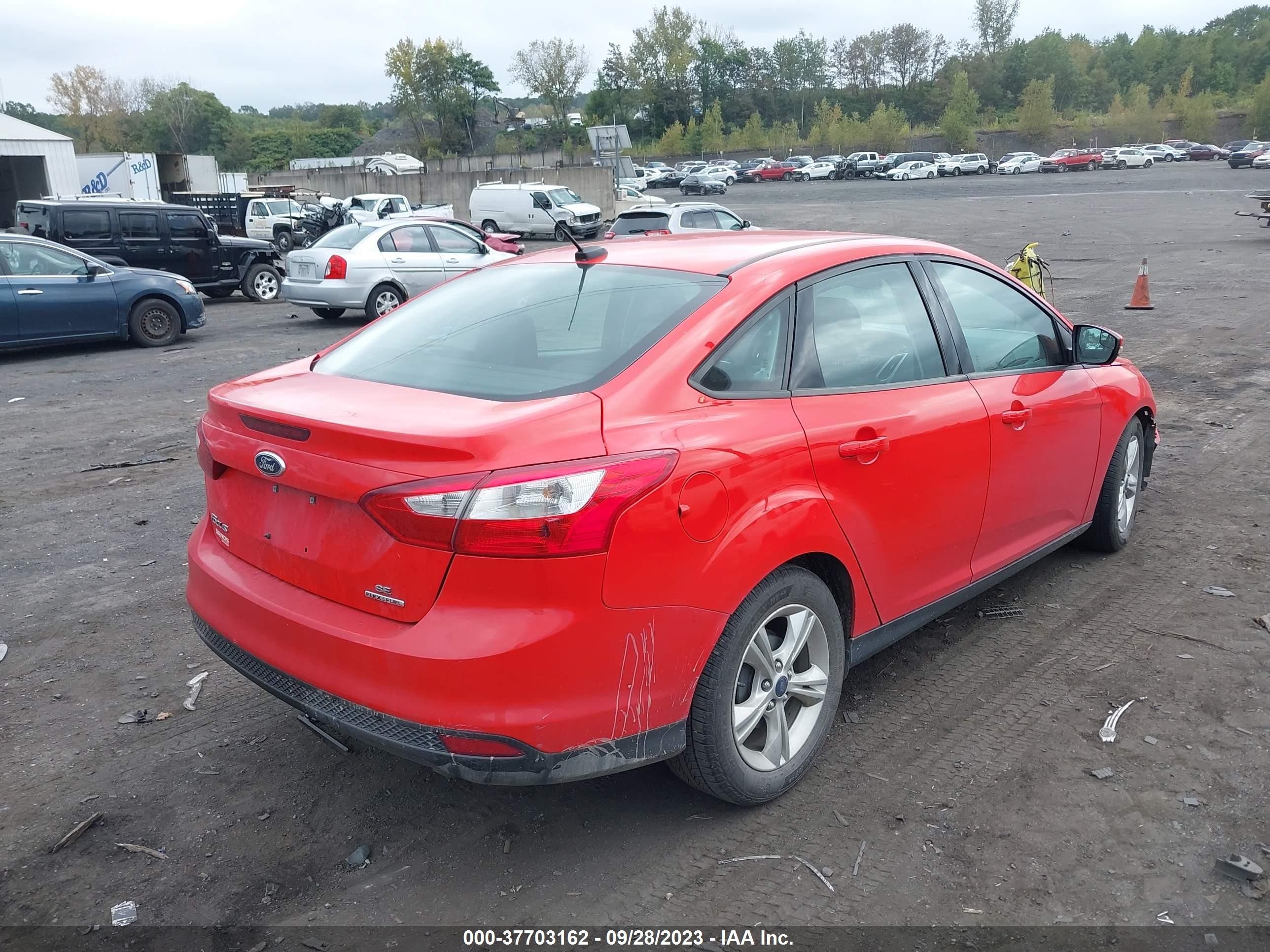 Photo 3 VIN: 1FADP3F25EL245153 - FORD FOCUS 