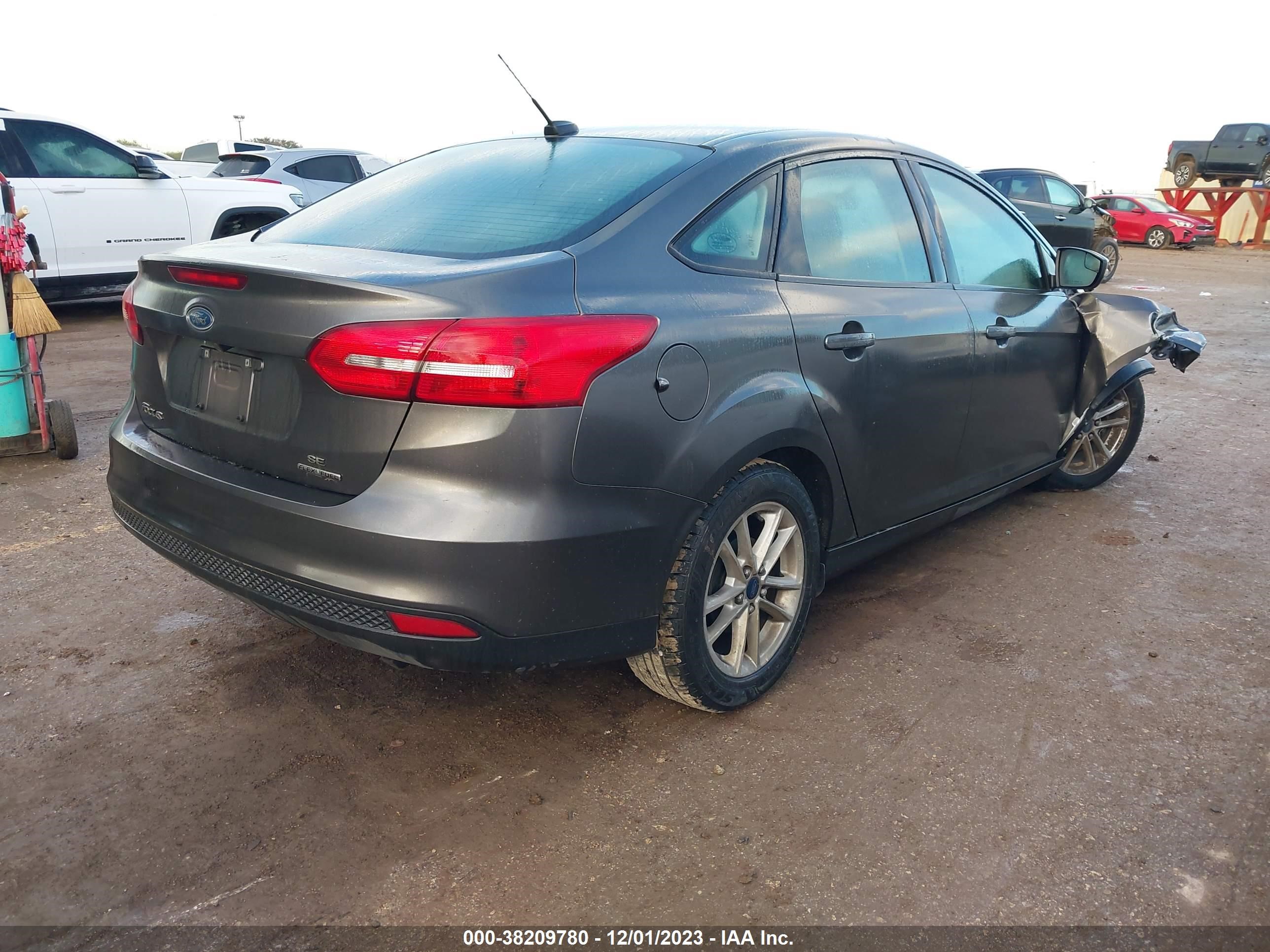 Photo 3 VIN: 1FADP3F25FL323559 - FORD FOCUS 