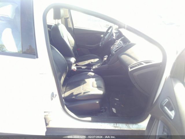 Photo 4 VIN: 1FADP3F25GL299717 - FORD FOCUS 