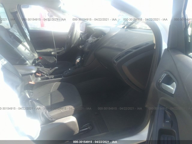 Photo 4 VIN: 1FADP3F25HL249627 - FORD FOCUS 