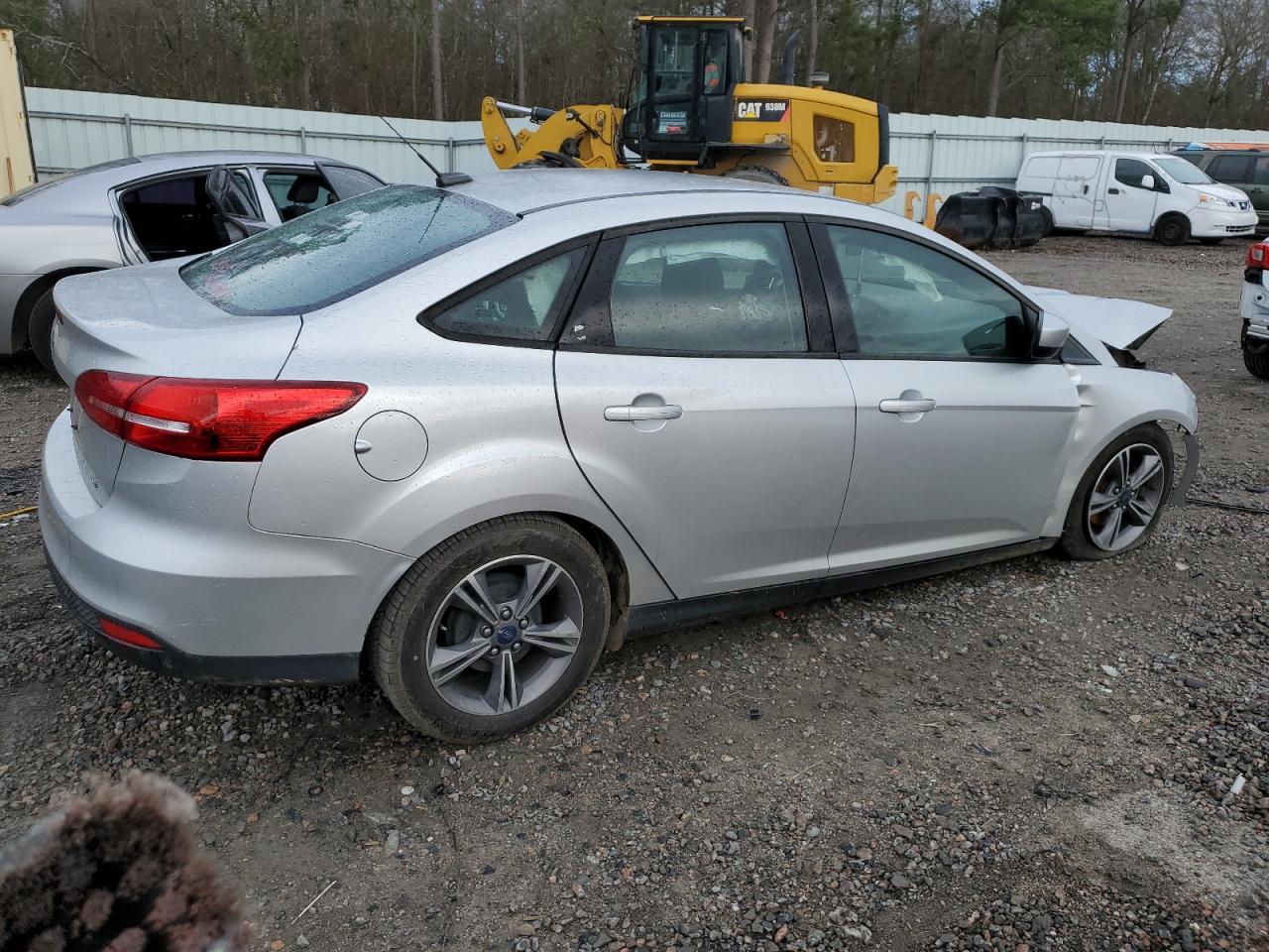 Photo 2 VIN: 1FADP3F25JL227083 - FORD FOCUS 