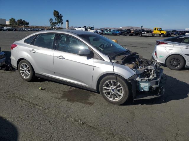 Photo 3 VIN: 1FADP3F25JL327197 - FORD FOCUS SE 