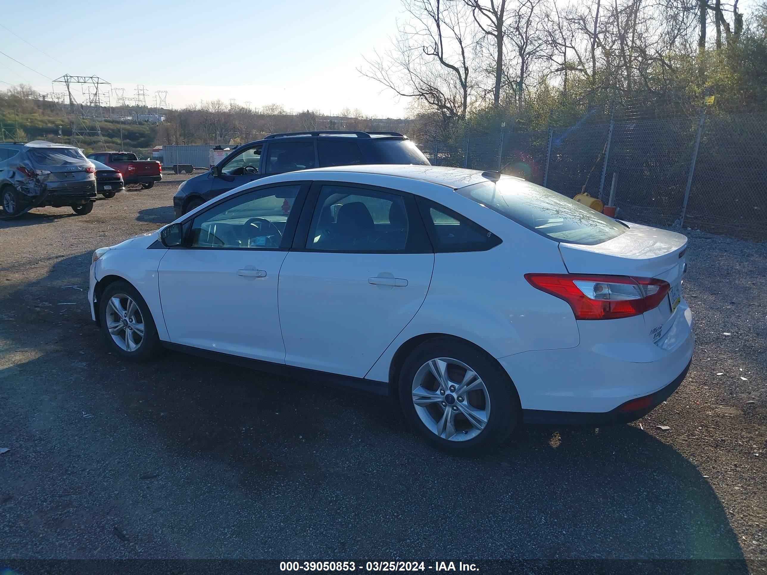 Photo 2 VIN: 1FADP3F26EL120968 - FORD FOCUS 