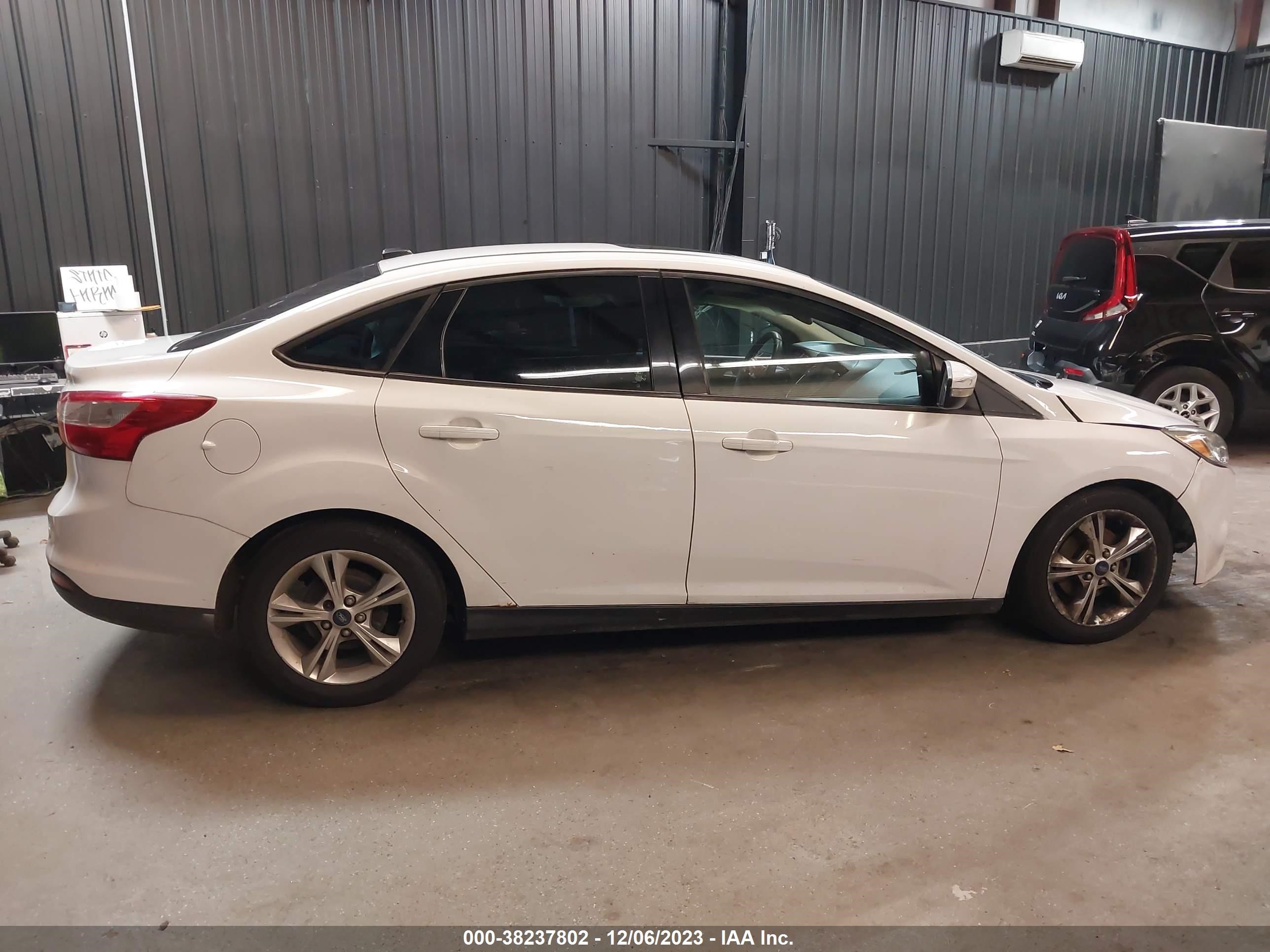 Photo 12 VIN: 1FADP3F26EL147328 - FORD FOCUS 