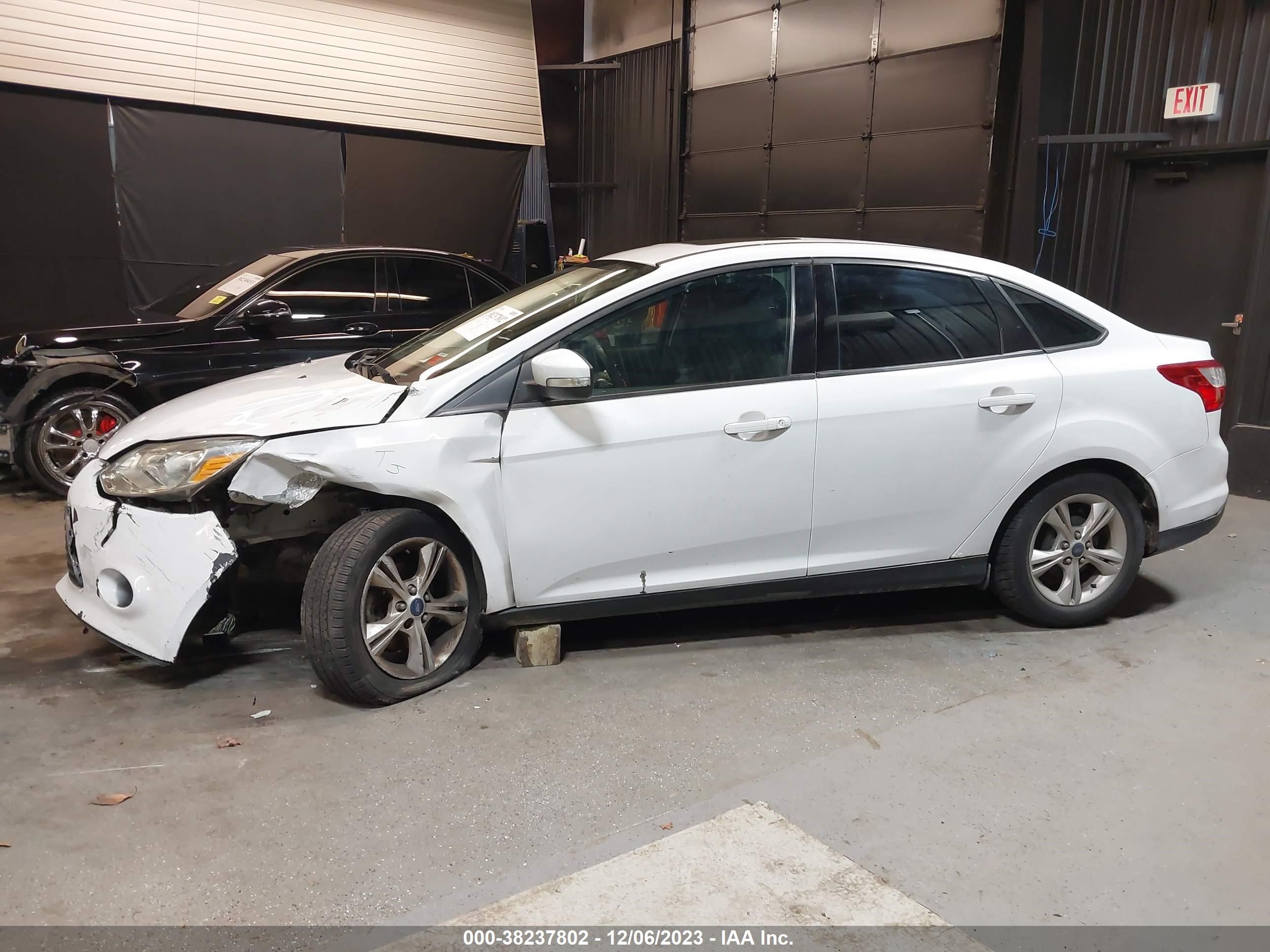 Photo 13 VIN: 1FADP3F26EL147328 - FORD FOCUS 