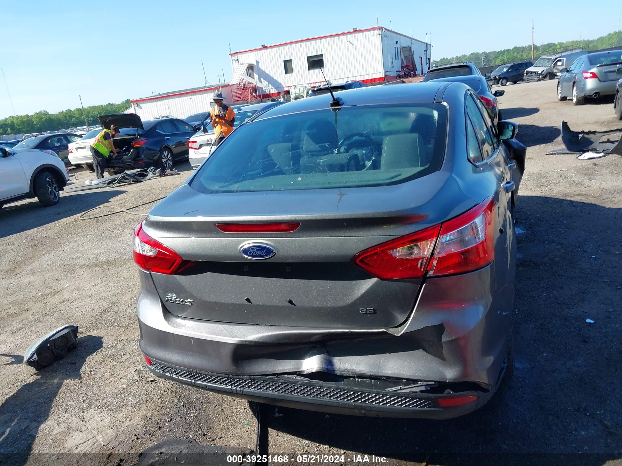 Photo 16 VIN: 1FADP3F26EL332348 - FORD FOCUS 