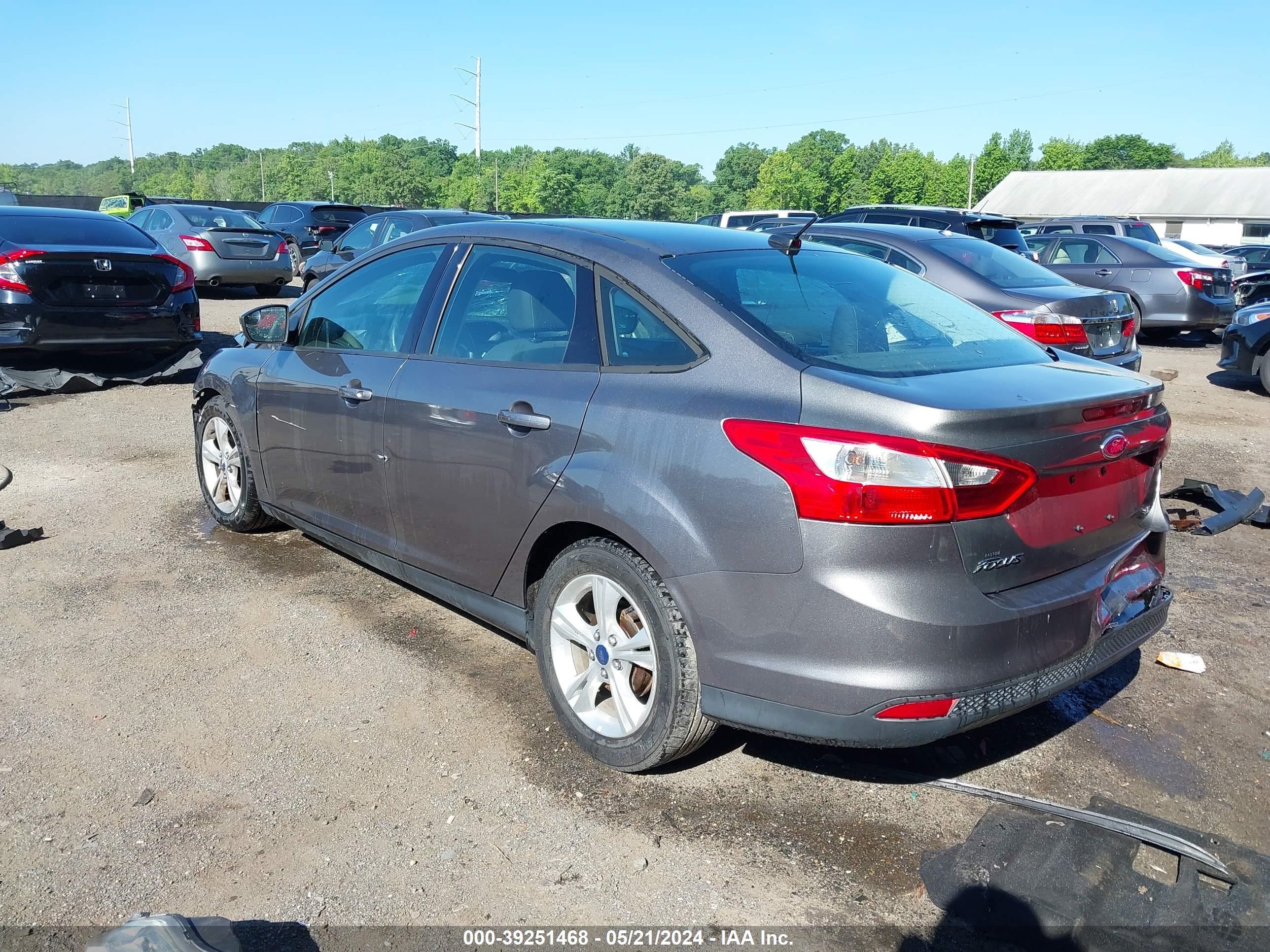 Photo 2 VIN: 1FADP3F26EL332348 - FORD FOCUS 