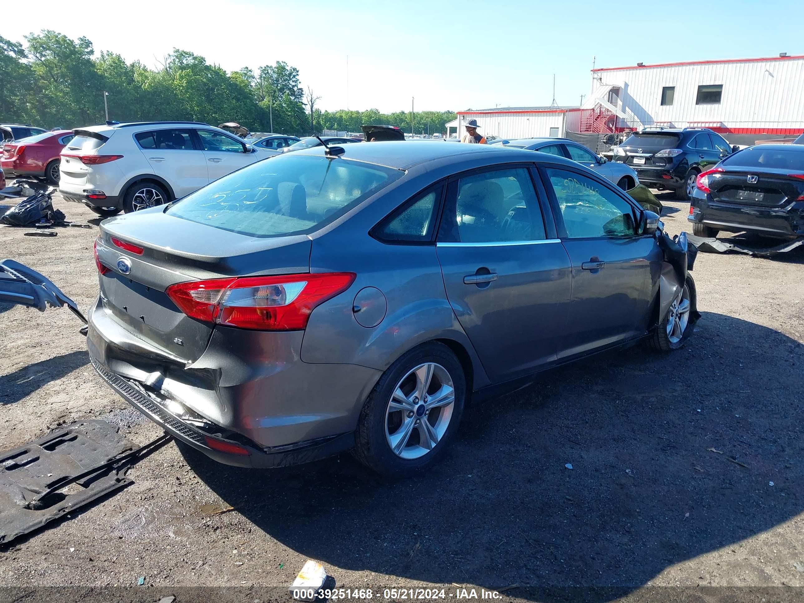 Photo 3 VIN: 1FADP3F26EL332348 - FORD FOCUS 