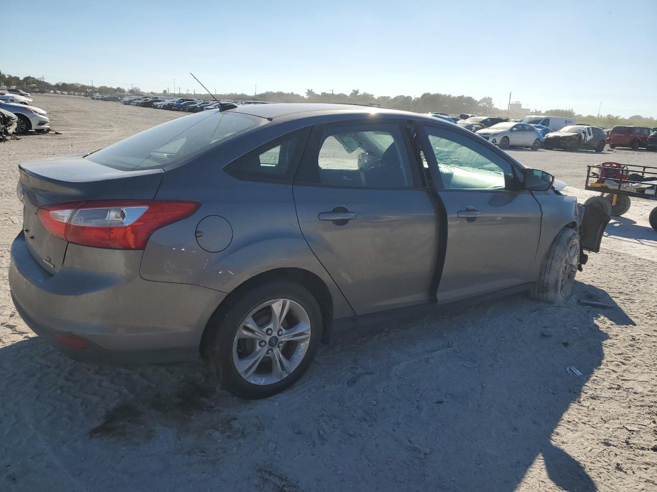 Photo 2 VIN: 1FADP3F26EL368198 - FORD FOCUS 