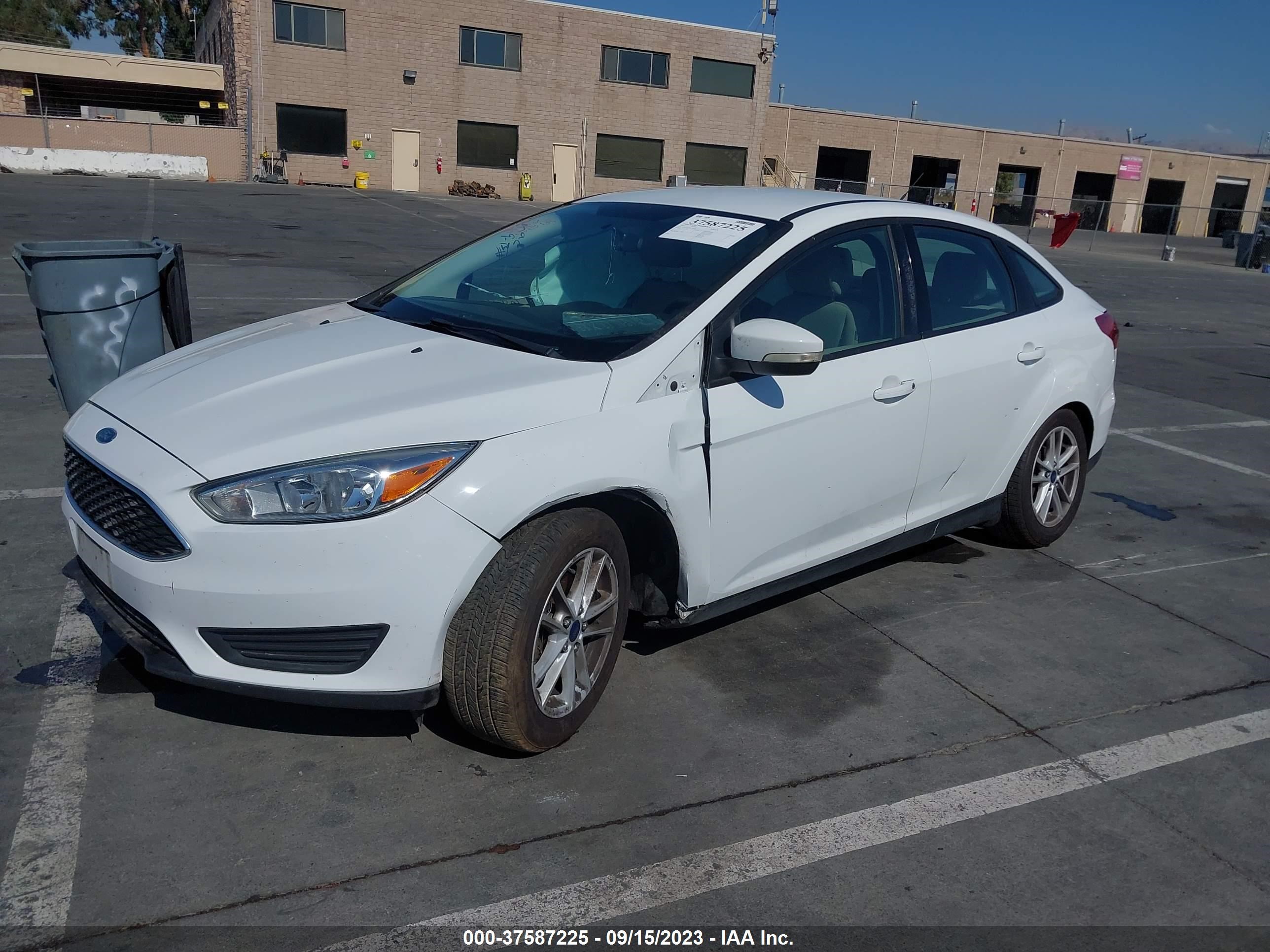 Photo 1 VIN: 1FADP3F26FL325093 - FORD FOCUS 