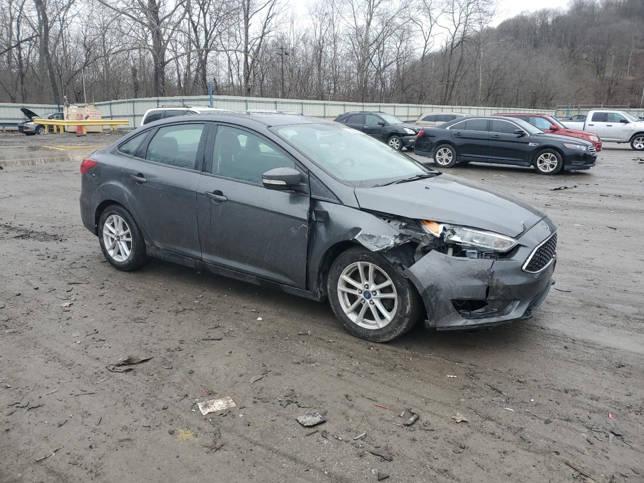 Photo 3 VIN: 1FADP3F26JL221681 - FORD FOCUS 